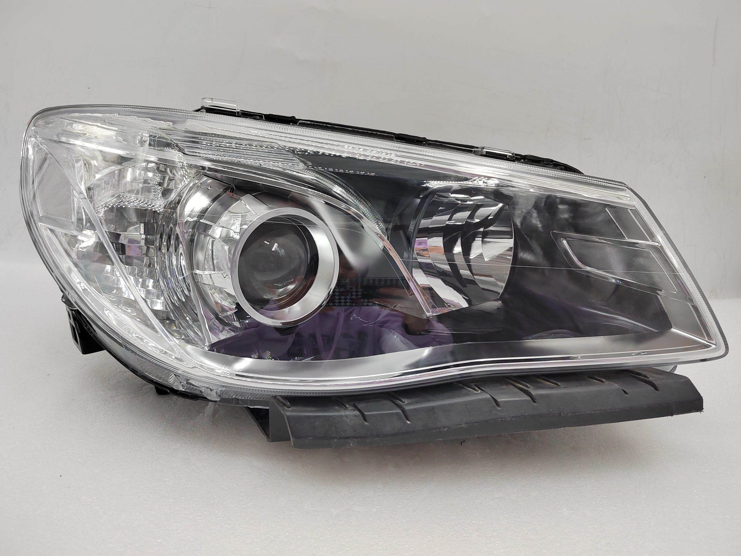 HOLDEN COMMODORE VF SV6 2013-2017 HALOGEN R.H.S HEADLIGHT ASSEMBLY
