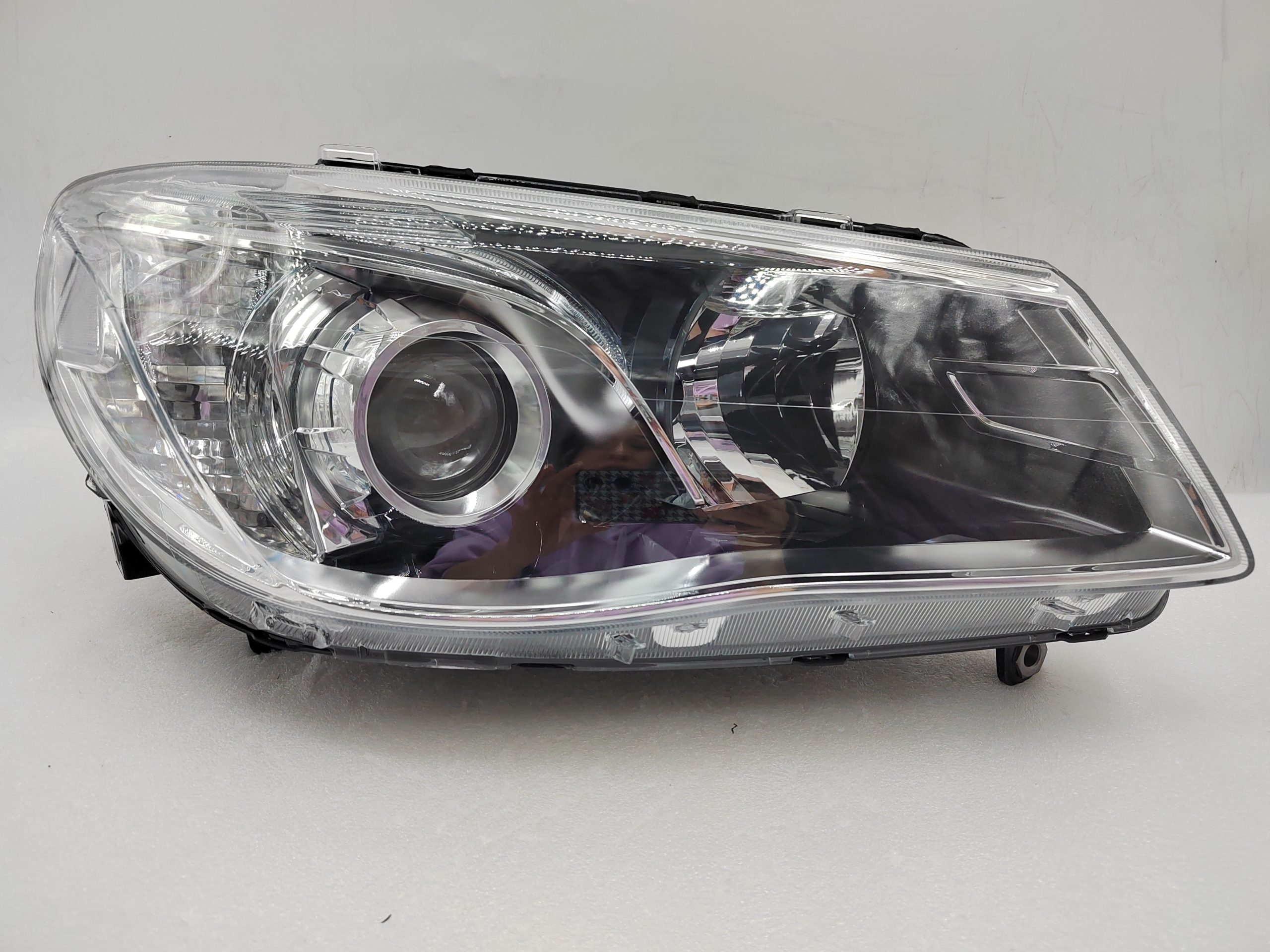 HOLDEN COMMODORE VF SV6 2013-2017 HALOGEN R.H.S HEADLIGHT ASSEMBLY
