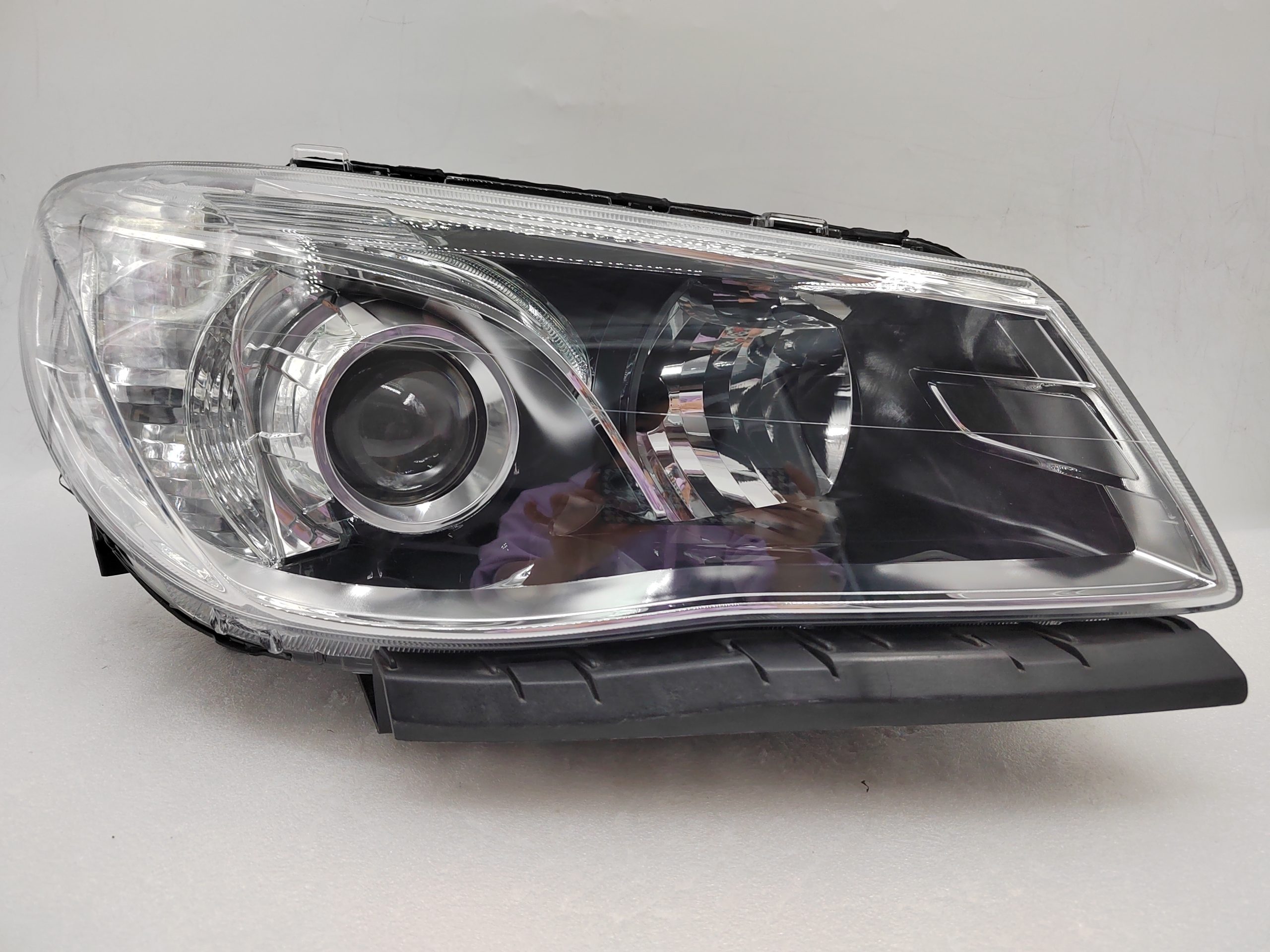 HOLDEN COMMODORE VF SV6 2013-2017 HALOGEN R.H.S HEADLIGHT ASSEMBLY