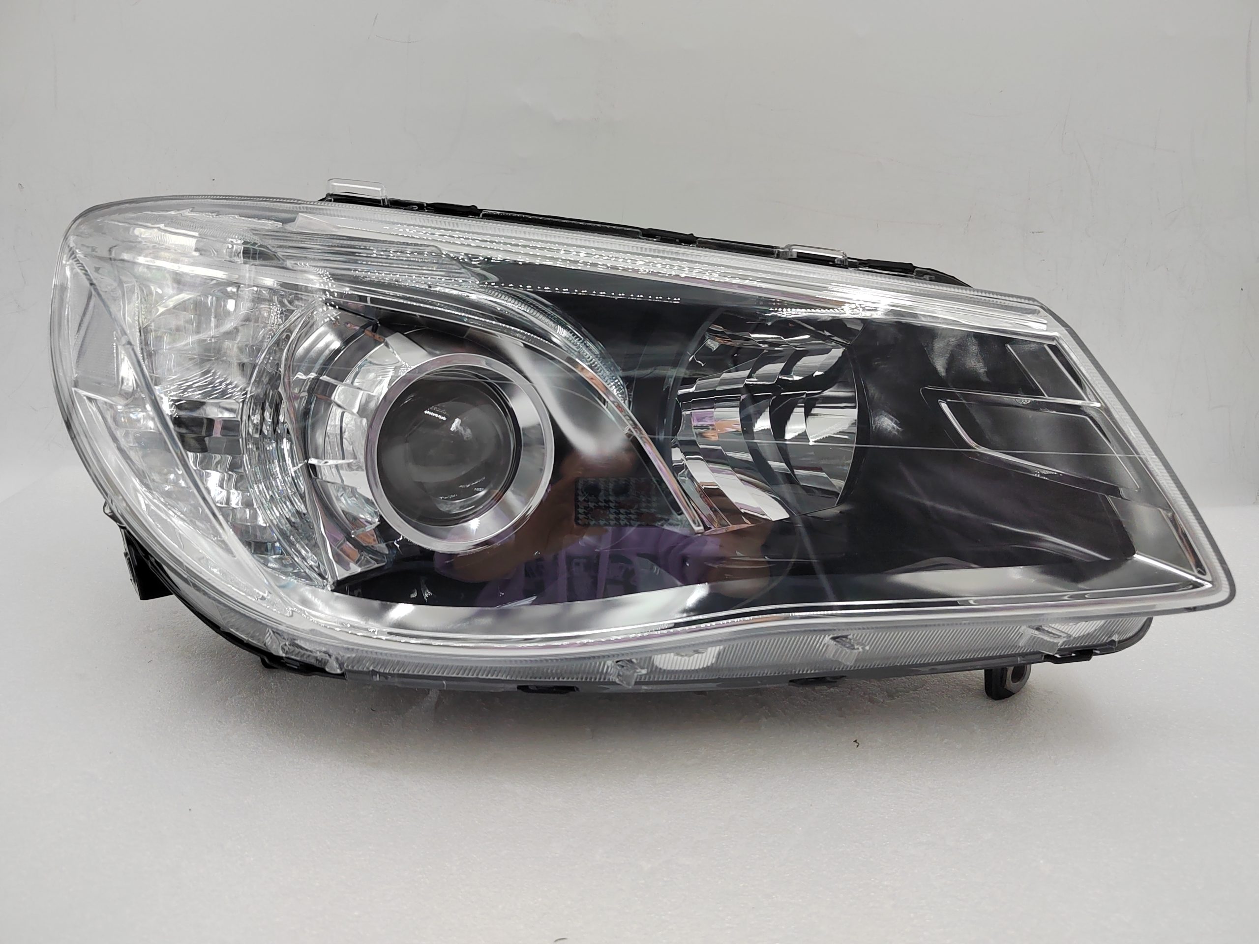 HOLDEN COMMODORE VF SV6 2013-2017 HALOGEN R.H.S HEADLIGHT ASSEMBLY