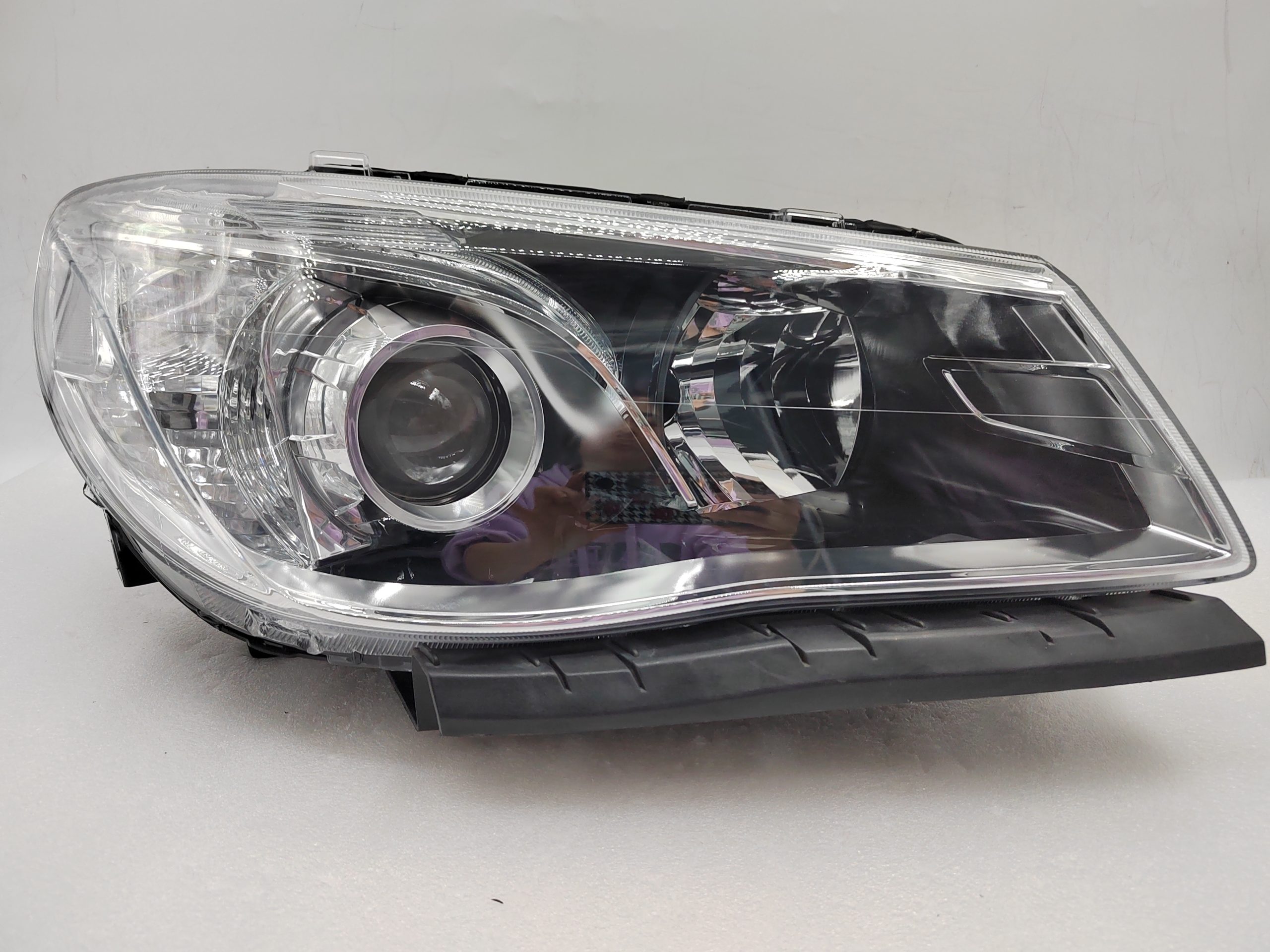 HOLDEN COMMODORE VF SV6 2013-2017 HALOGEN R.H.S HEADLIGHT ASSEMBLY