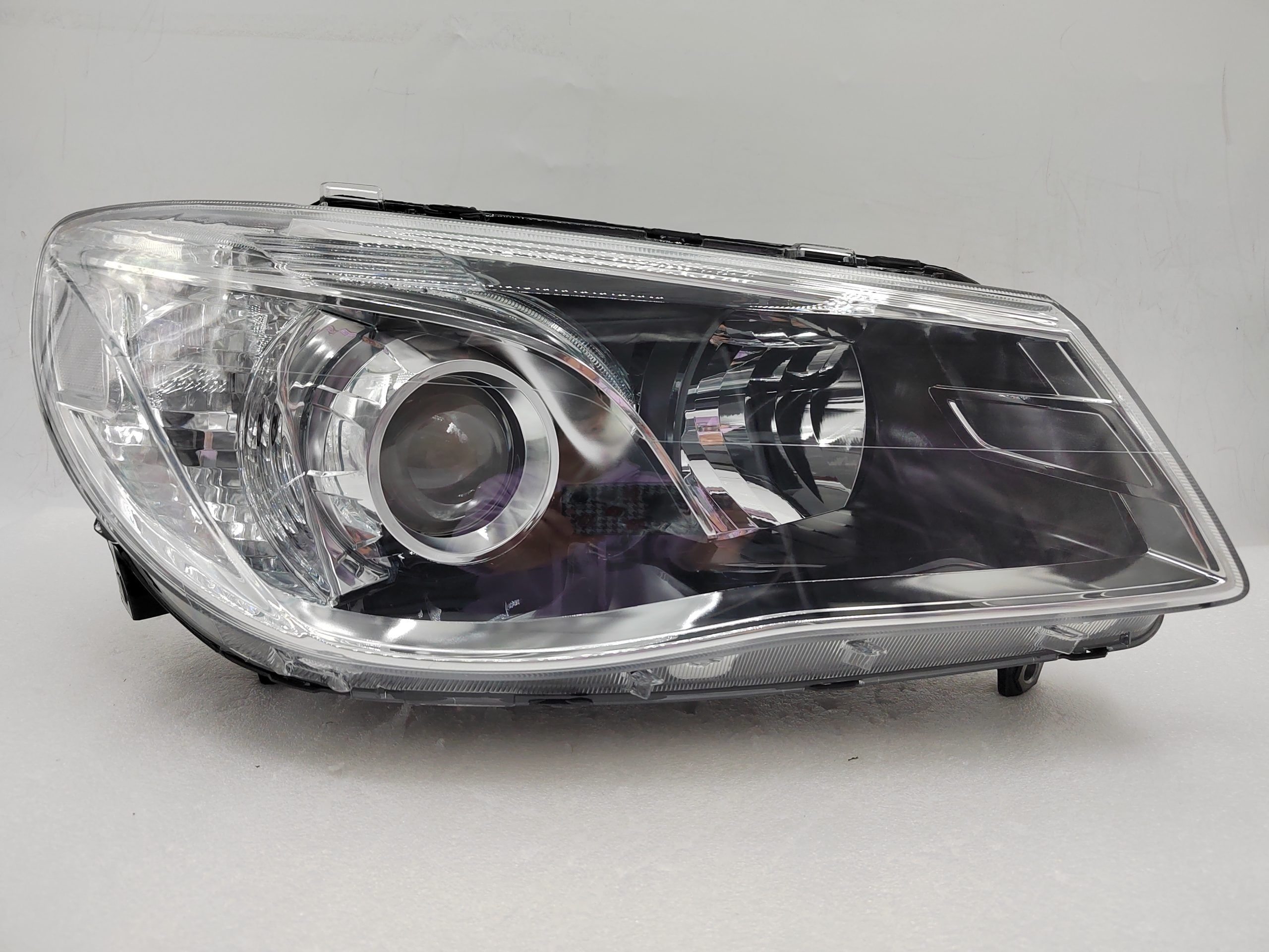 HOLDEN COMMODORE VF SV6 2013-2017 HALOGEN R.H.S HEADLIGHT ASSEMBLY