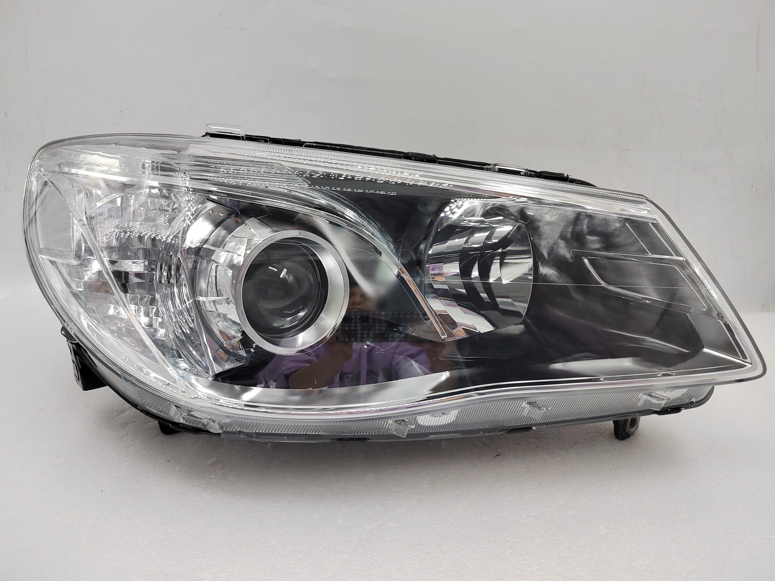 HOLDEN COMMODORE VF SV6 2013-2017 HALOGEN R.H.S HEADLIGHT ASSEMBLY