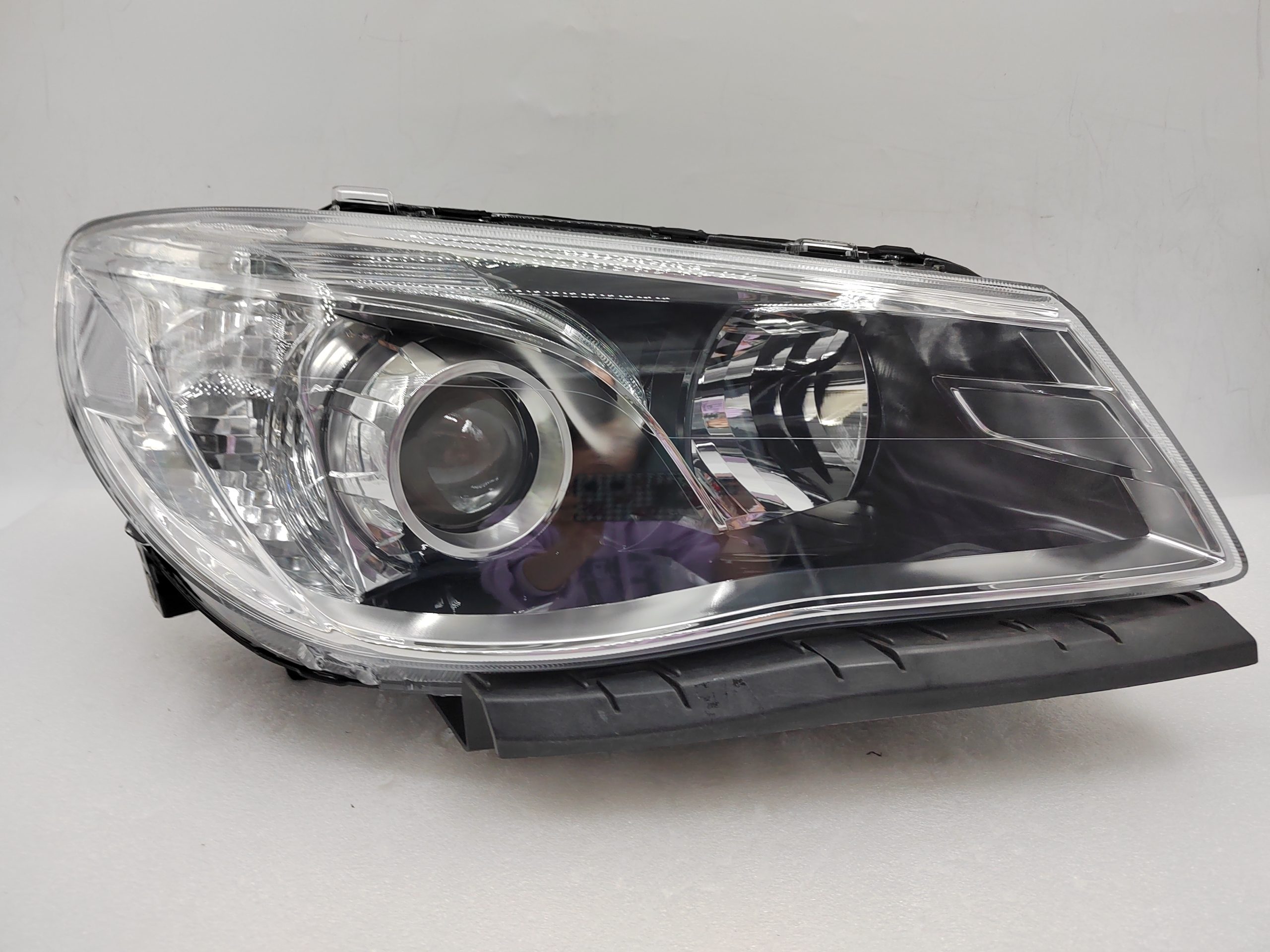 HOLDEN COMMODORE VF SV6 2013-2017 HALOGEN R.H.S HEADLIGHT ASSEMBLY