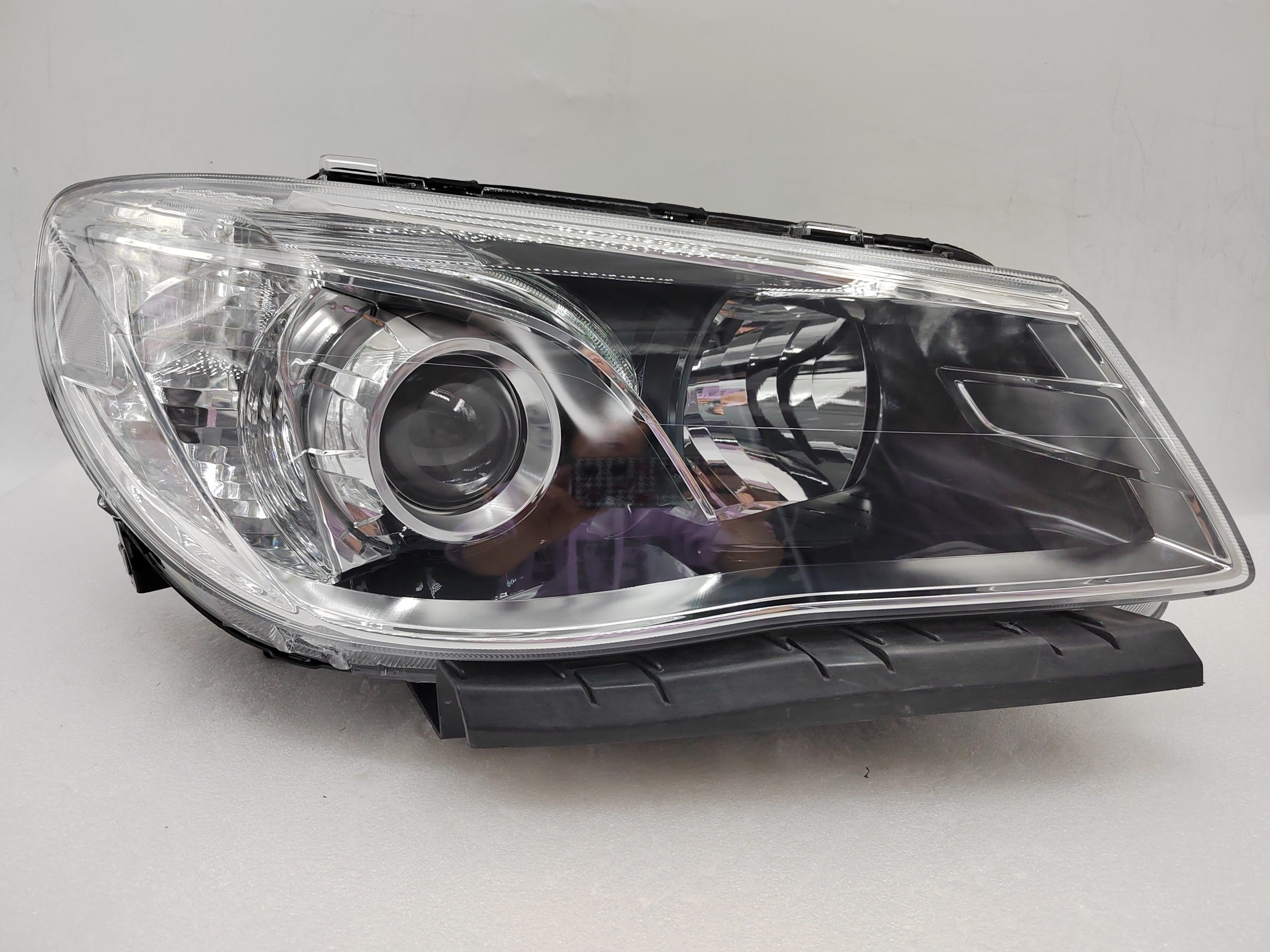 HOLDEN COMMODORE VF SV6 2013-2017 HALOGEN R.H.S HEADLIGHT ASSEMBLY