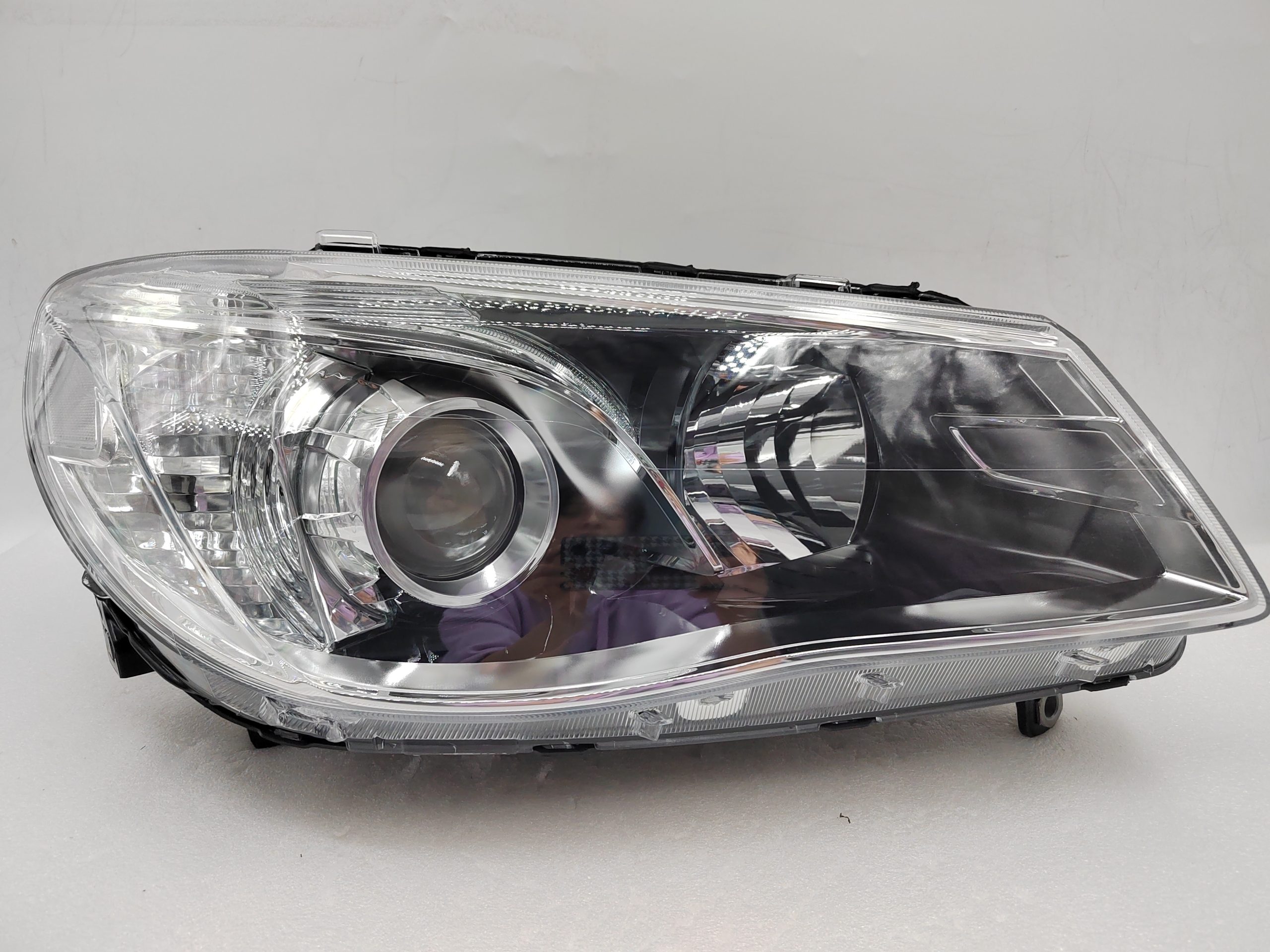 HOLDEN COMMODORE VF SV6 2013-2017 HALOGEN R.H.S HEADLIGHT ASSEMBLY
