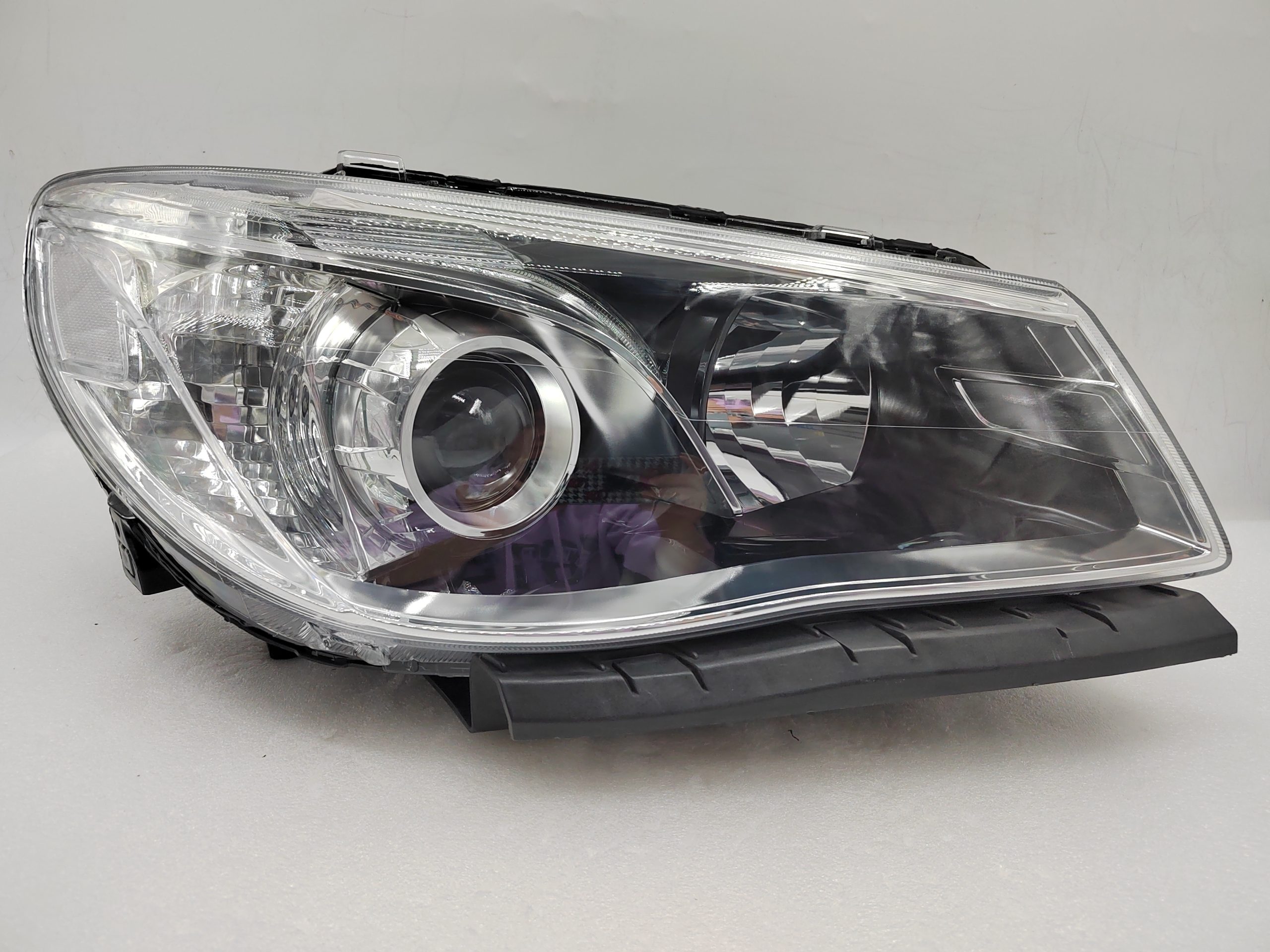 HOLDEN COMMODORE VF SV6 2013-2017 HALOGEN R.H.S HEADLIGHT ASSEMBLY