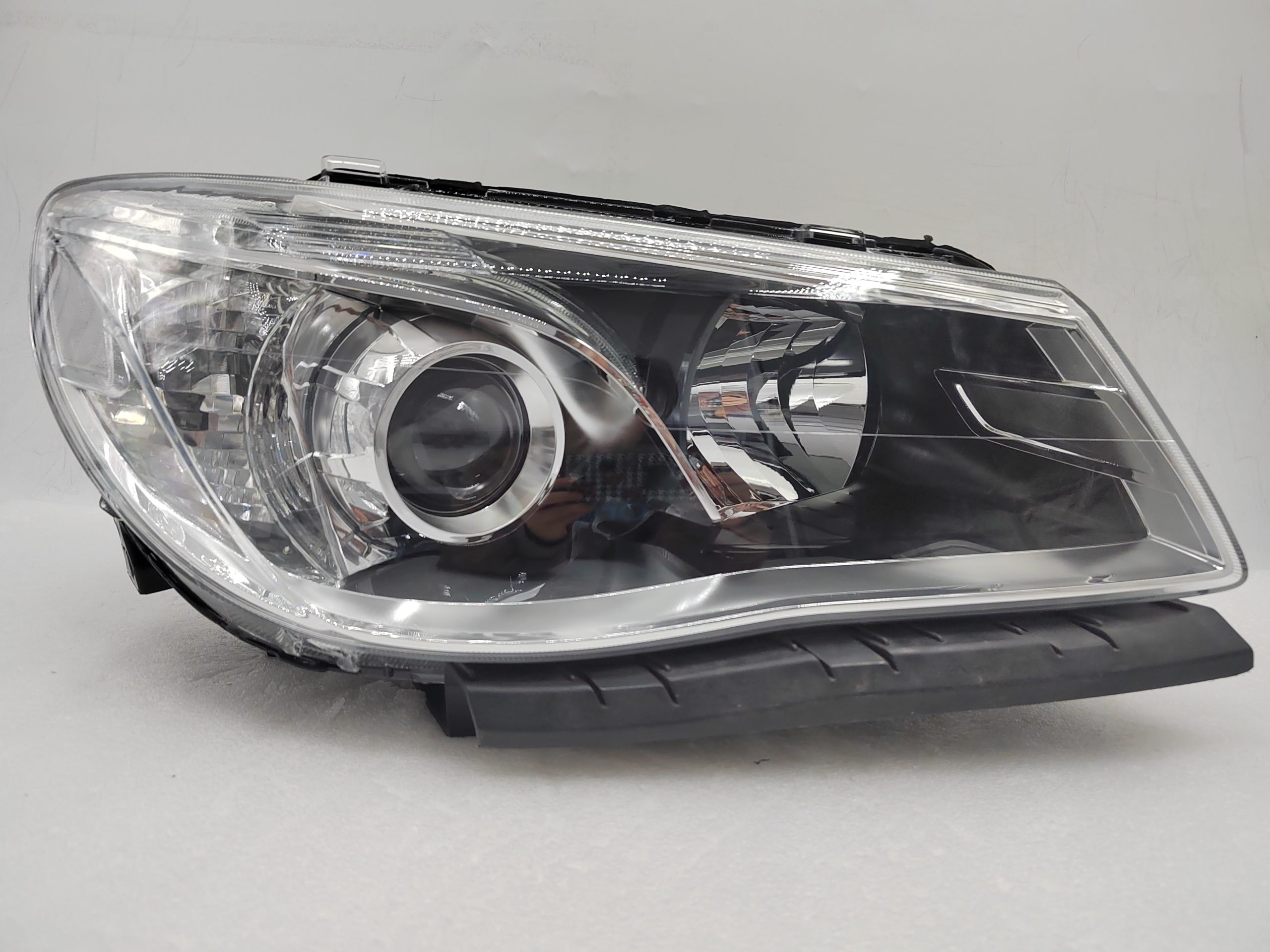 HOLDEN COMMODORE VF SV6 2013-2017 HALOGEN R.H.S HEADLIGHT ASSEMBLY