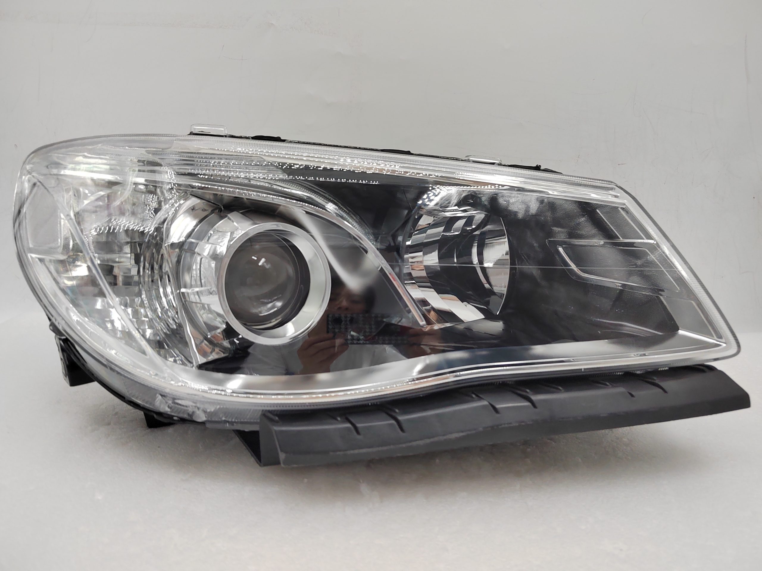 HOLDEN COMMODORE VF SV6 2013-2017 HALOGEN R.H.S HEADLIGHT ASSEMBLY