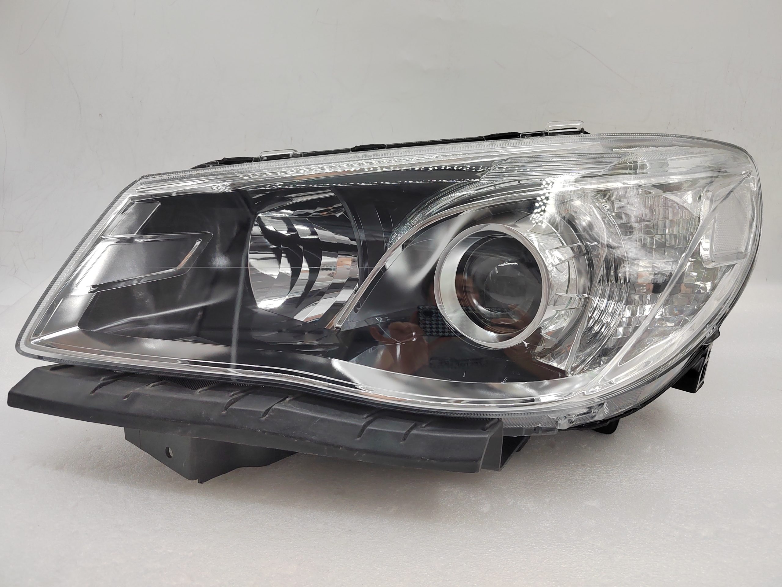HOLDEN COMMODORE VF SV6 2013-2017 HALOGEN L.H.S HEADLIGHT ASSEMBLY