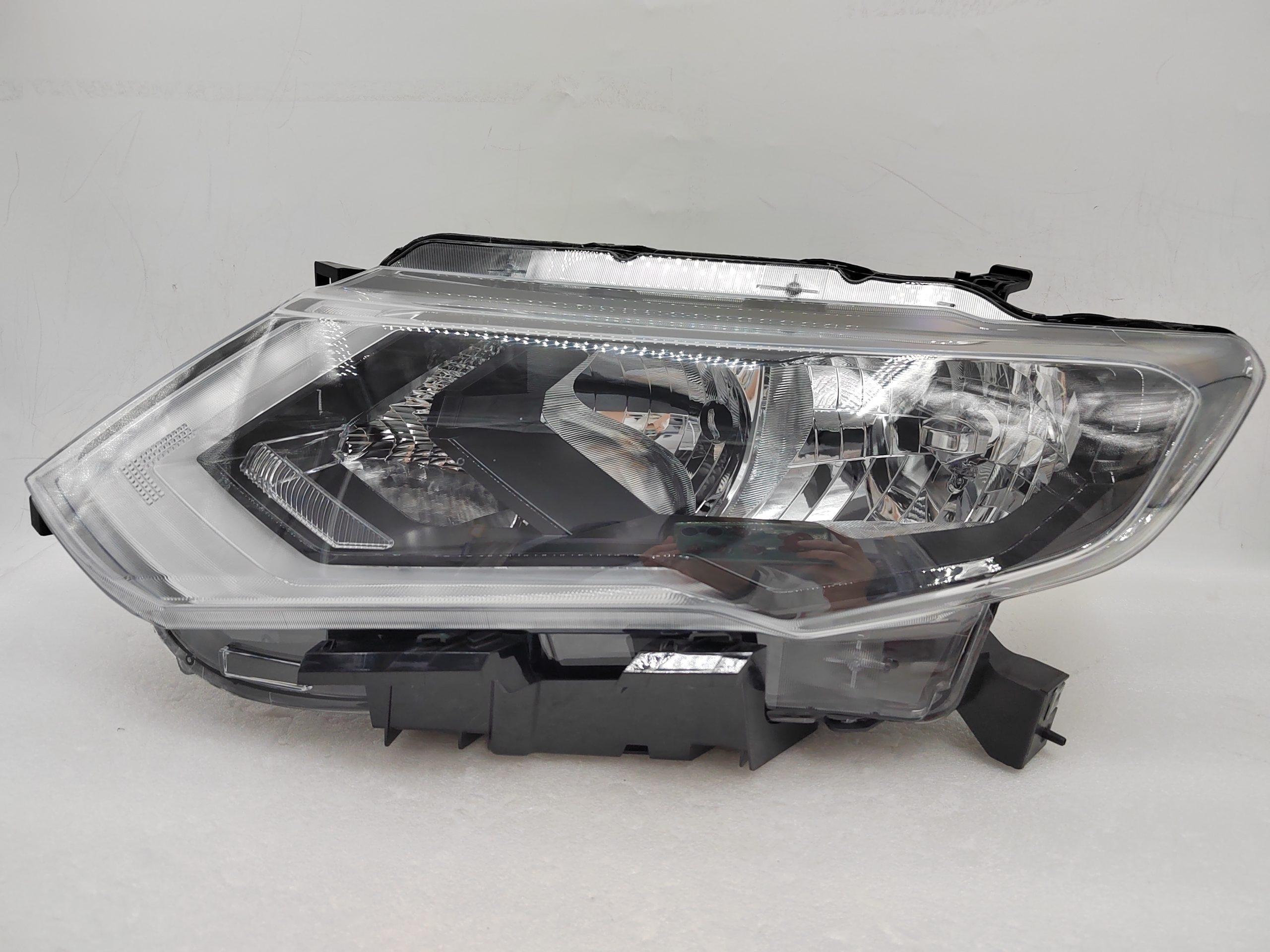 NISSAN X-TRAIL T32 2017-2019 HALOGEN L.H.S HEADLIGHT ASSEMBLY