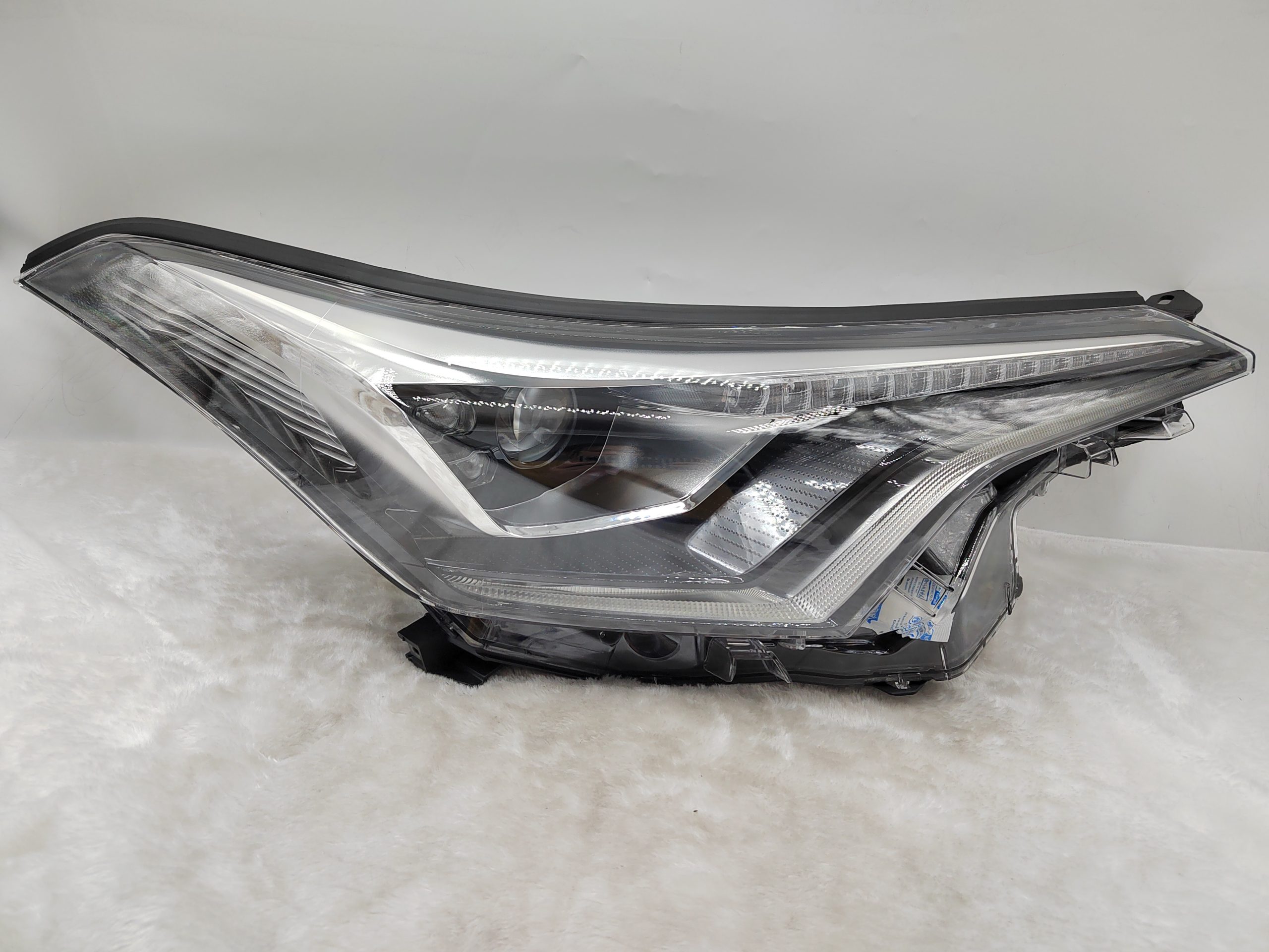 TOYOTA C-HR 2016-2019 LED R.H.S HEADLIGHT ASSEMBLY