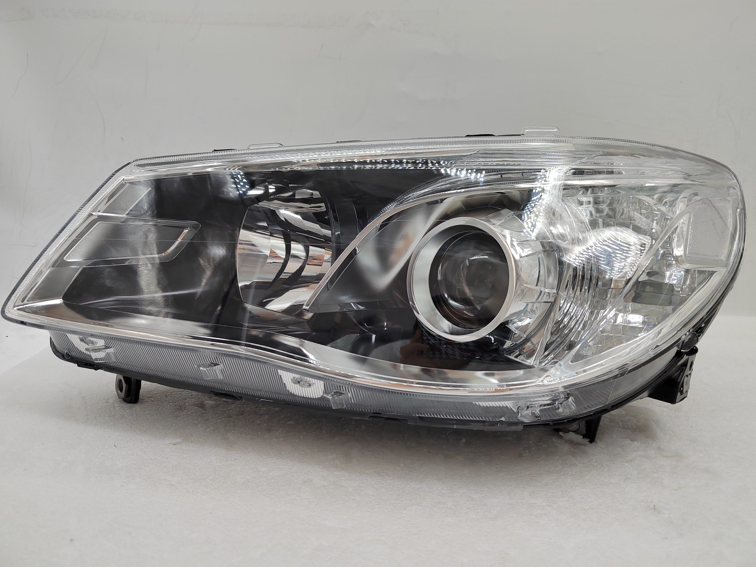HOLDEN COMMODORE VF SV6 2013-2017 HALOGEN L.H.S HEADLIGHT ASSEMBLY