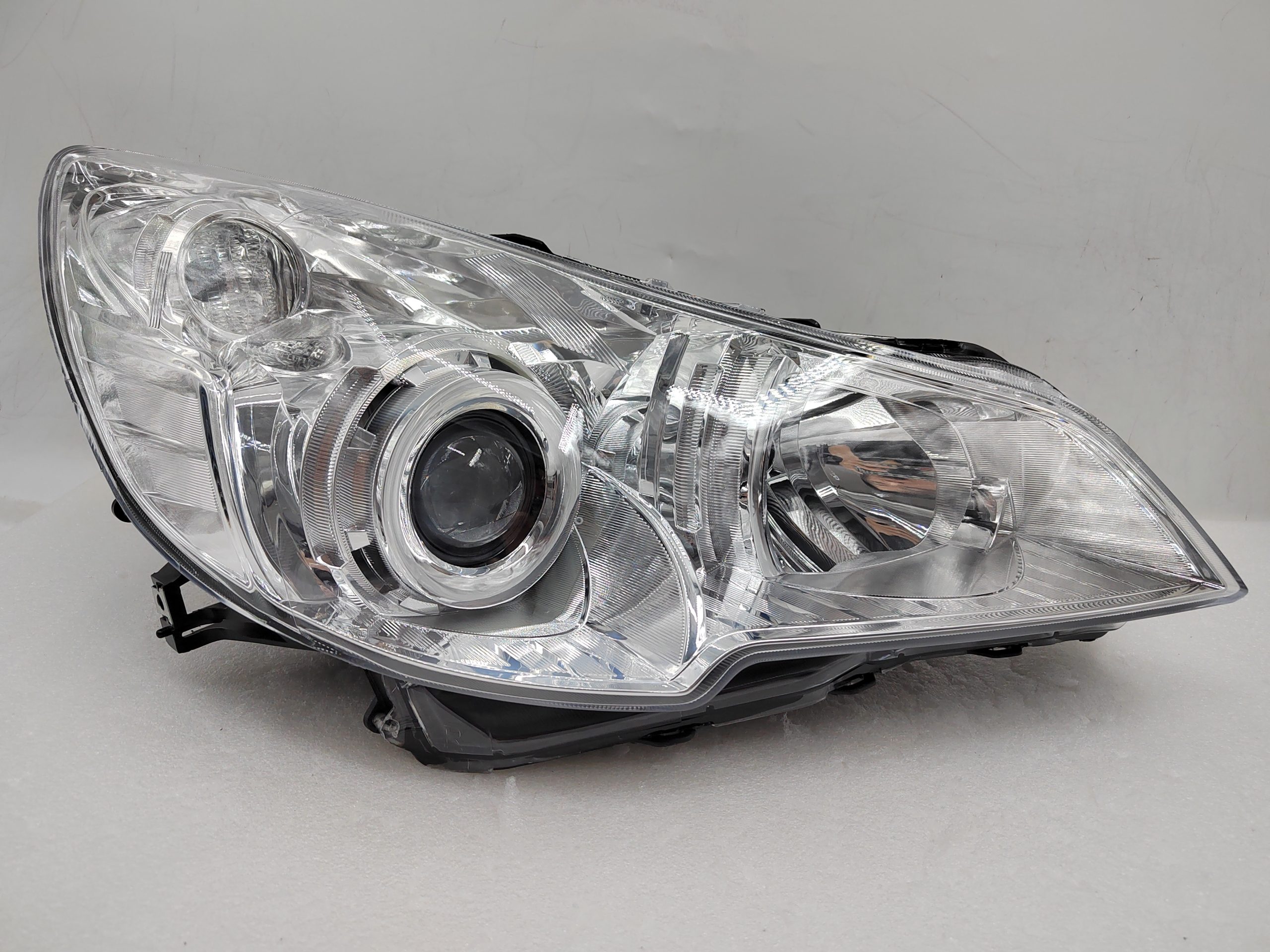 SUBARU OUTBACK 2010-2012 HALOGEN R.H.S HEADLIGHT ASSEMBLY