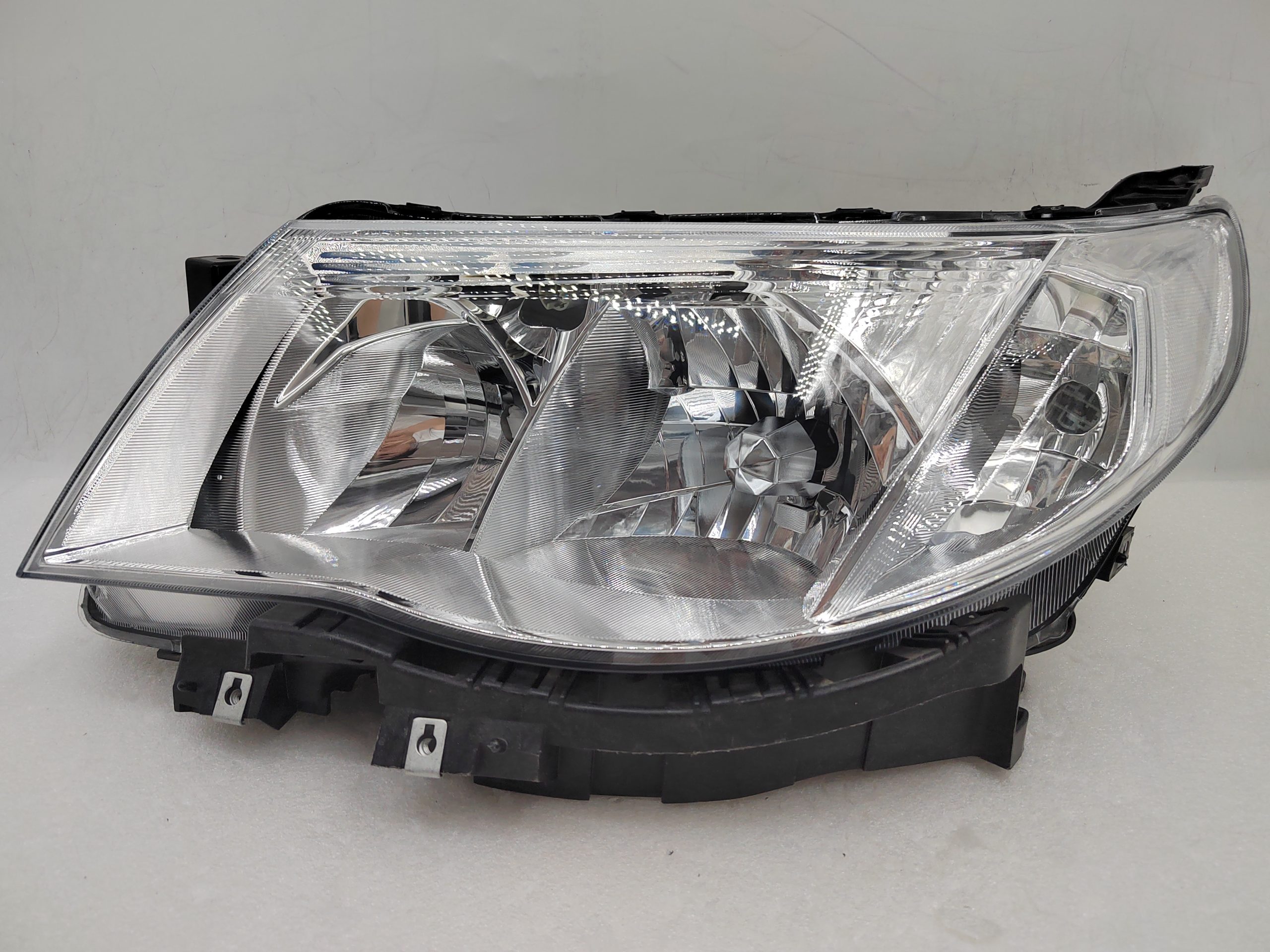 SUBARU FORESTER 2009-2012 HALOGEN L.H.S HEADLIGHT ASSEMBLY