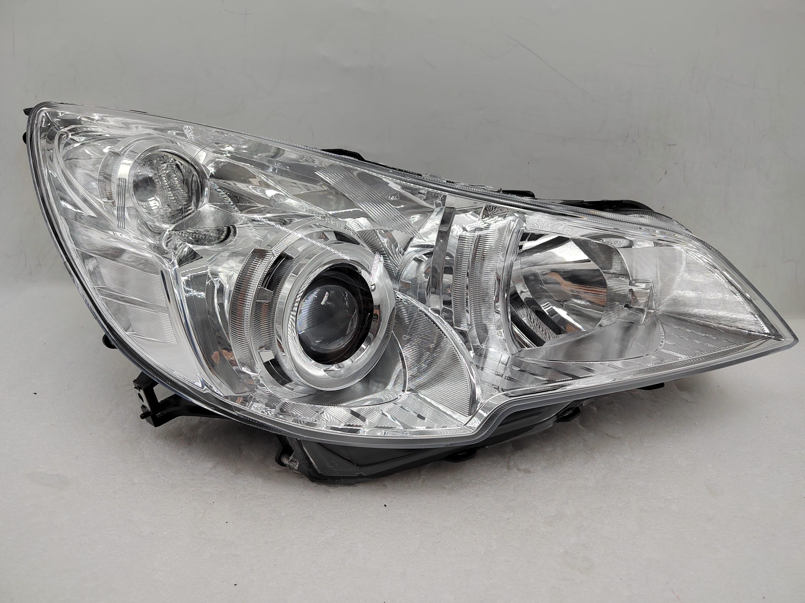 SUBARU OUTBACK 2010-2012 HALOGEN R.H.S HEADLIGHT ASSEMBLY