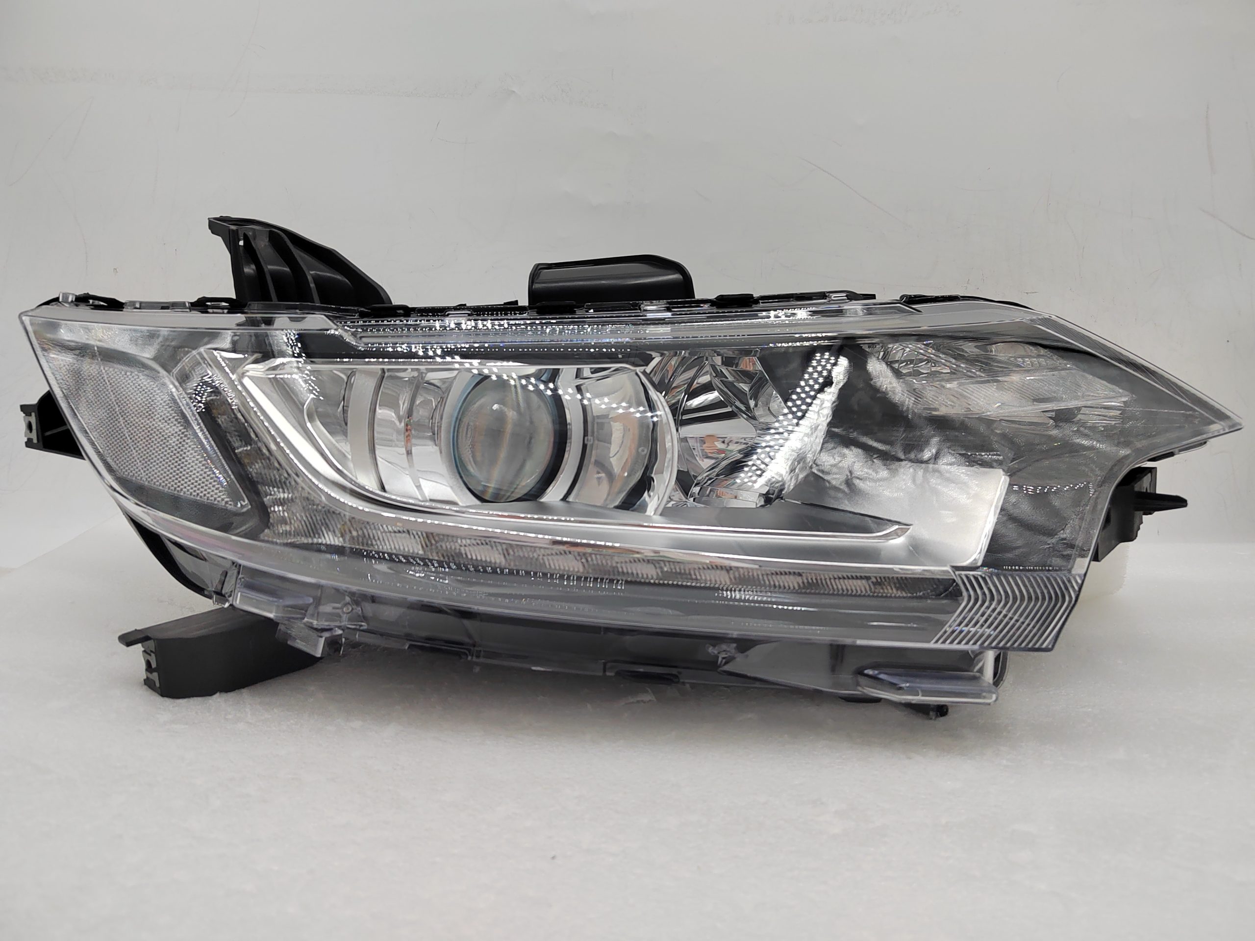 MITSUBISHI OUTLANDER 2016-2020 HALOGEN R.H.S HEADLIGHT ASSEMBLY
