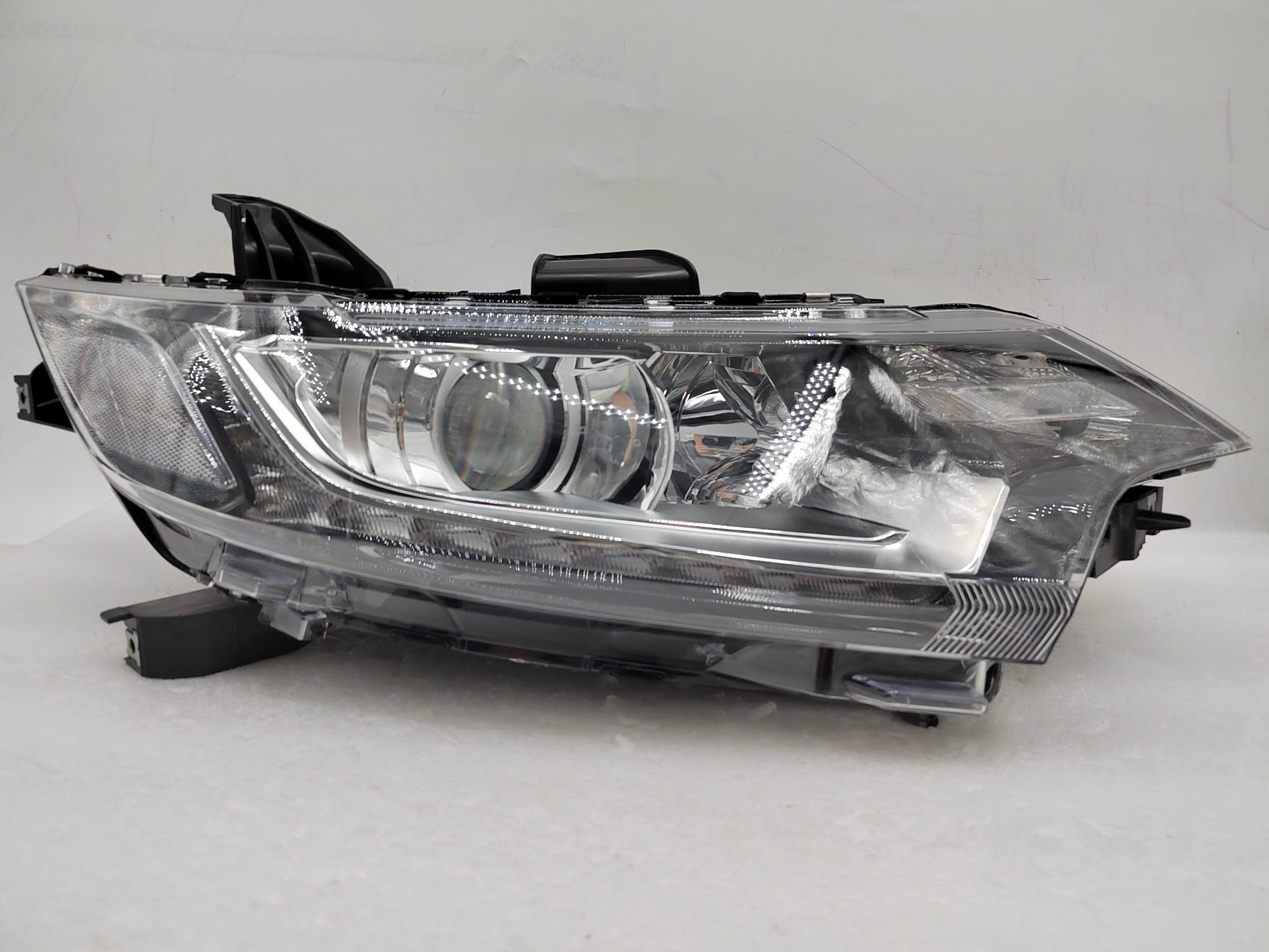 MITSUBISHI OUTLANDER 2016-2020 HALOGEN R.H.S HEADLIGHT ASSEMBLY