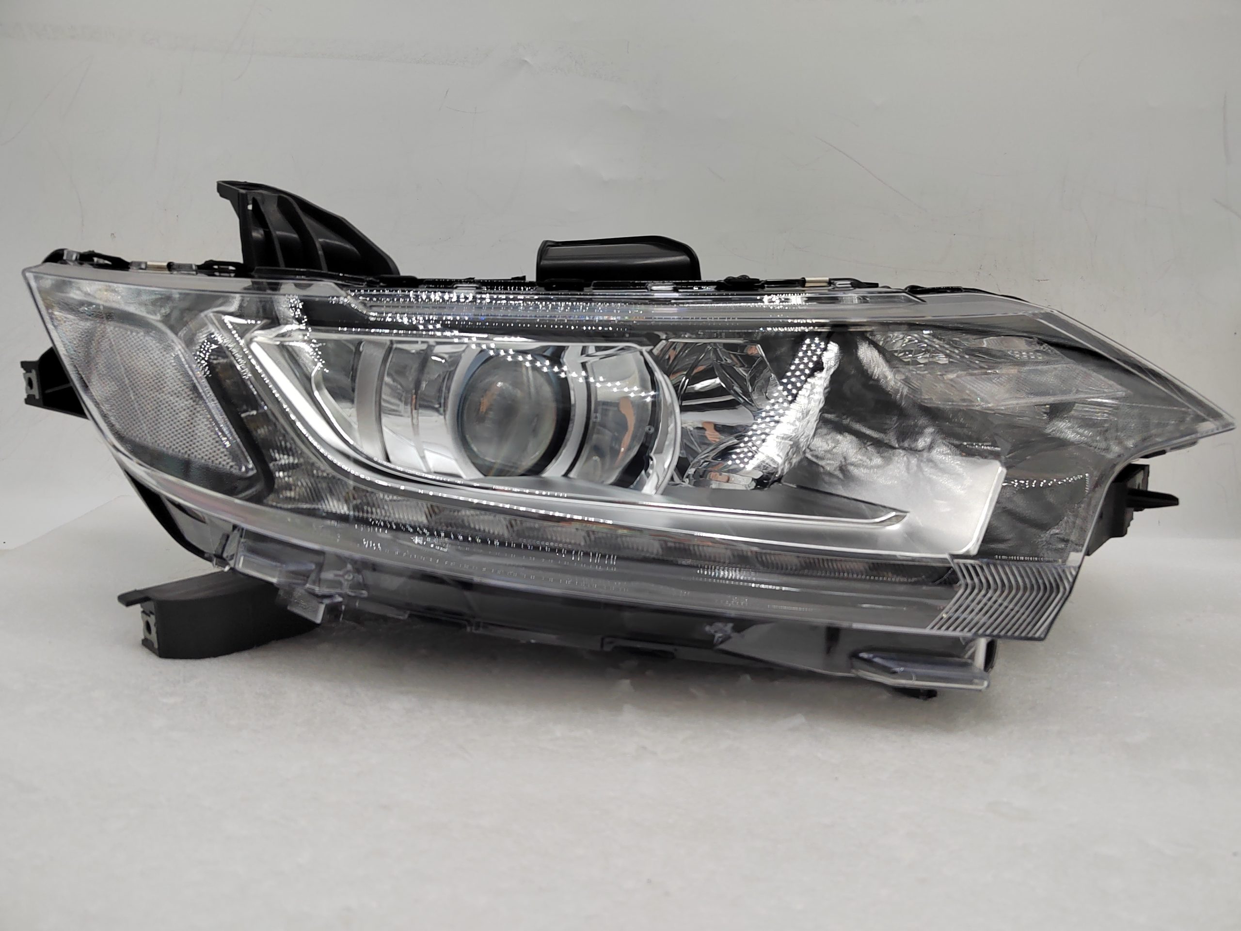 MITSUBISHI OUTLANDER 2016-2020 HALOGEN R.H.S HEADLIGHT ASSEMBLY