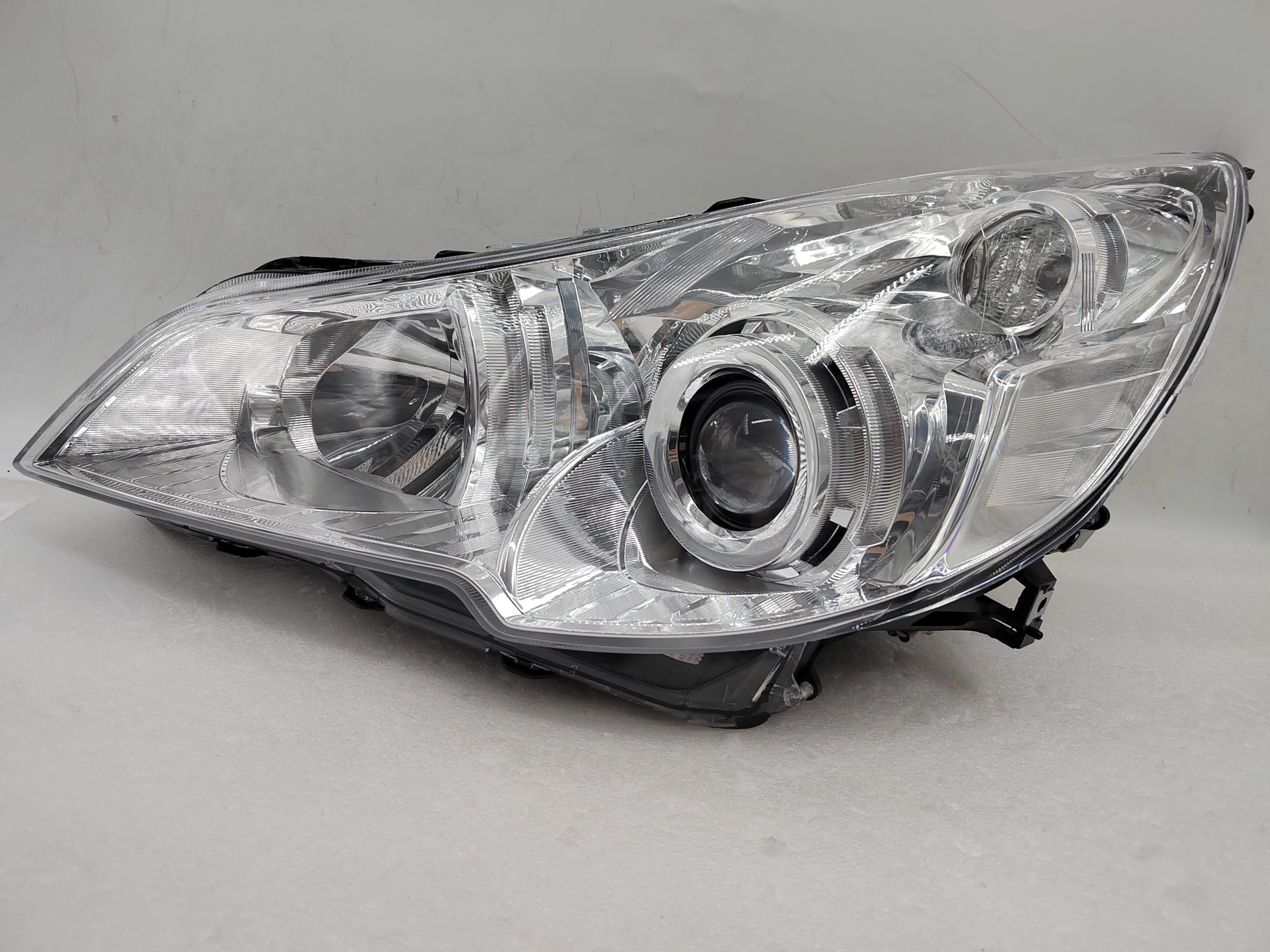SUBARU OUTBACK 2010-2012 XENON L.H.S HEADLIGHT ASSEMBLY