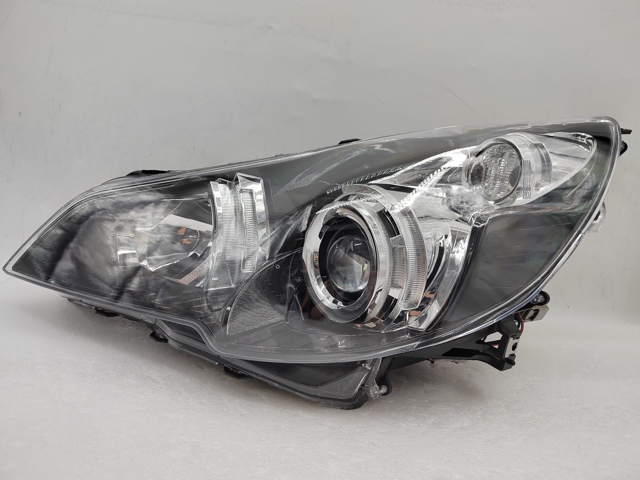 SUBARU OUTBACK 2010-2012 XENON L.H.S HEADLIGHT ASSEMBLY