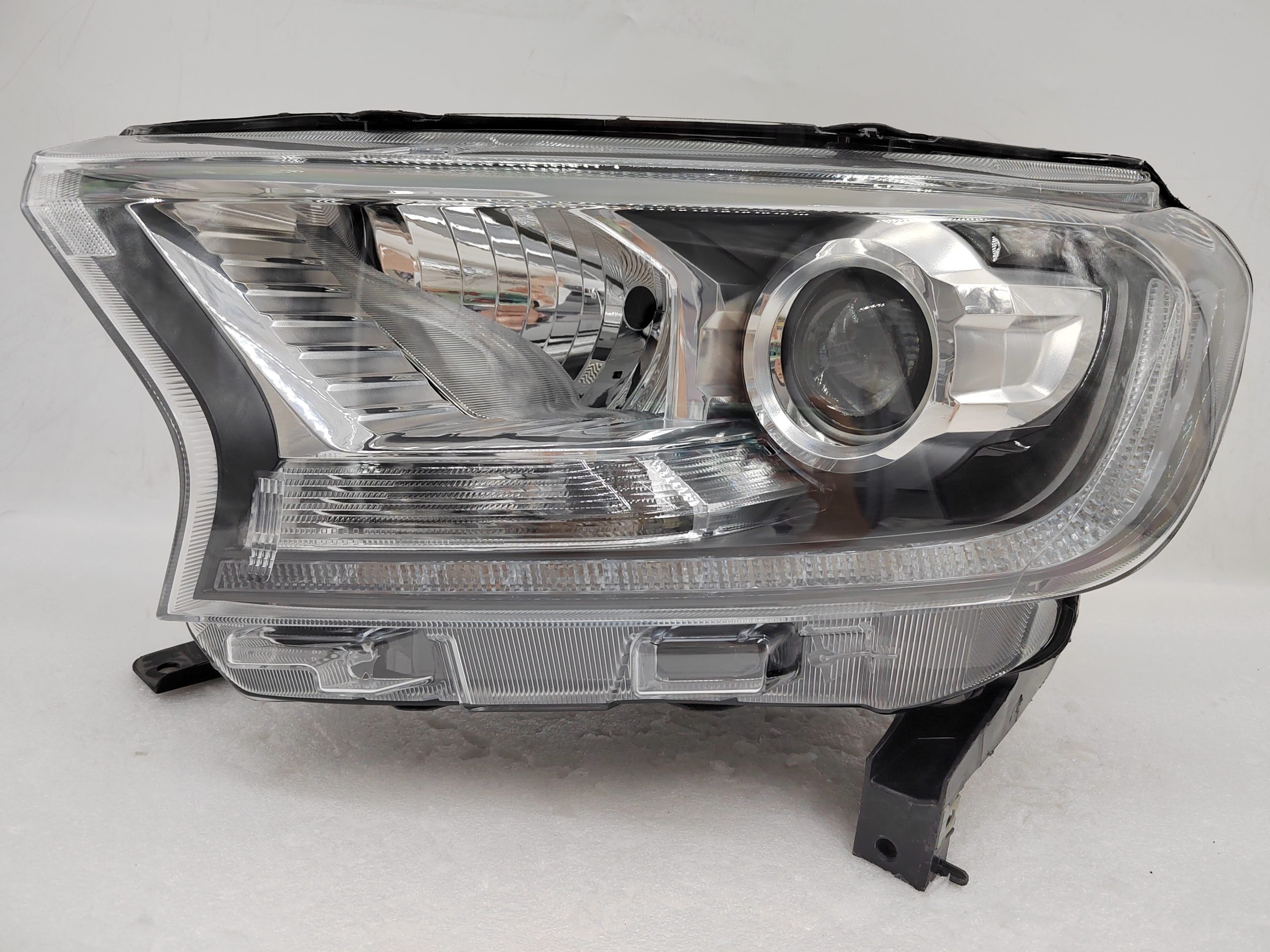 FORD EVEREST RANGER 2015-2019 XENON L.H.S HEADLIGHT ASSEMBLY