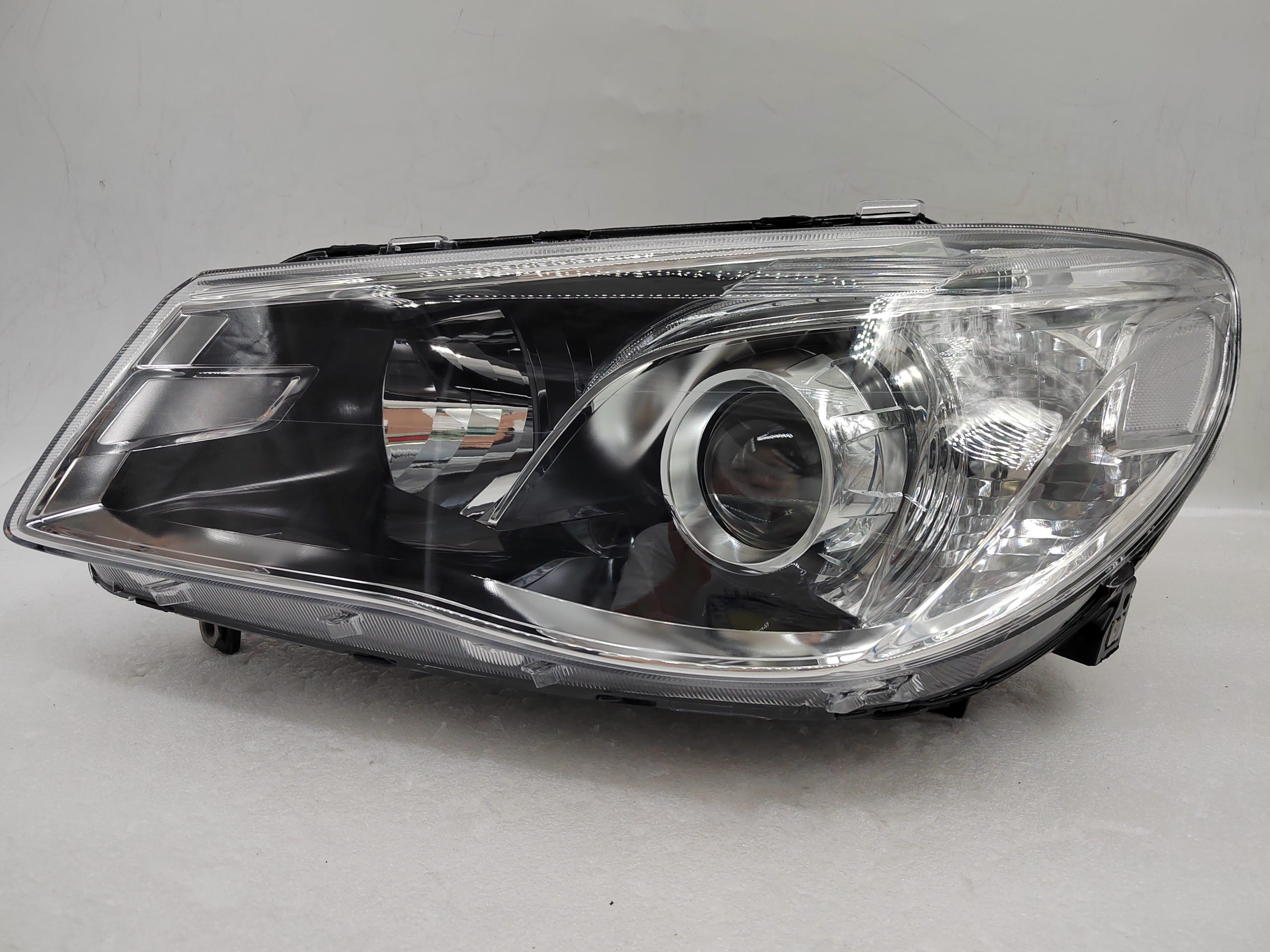 HOLDEN COMMODORE VF SV6 2013-2017 HALOGEN L.H.S HEADLIGHT ASSEMBLY