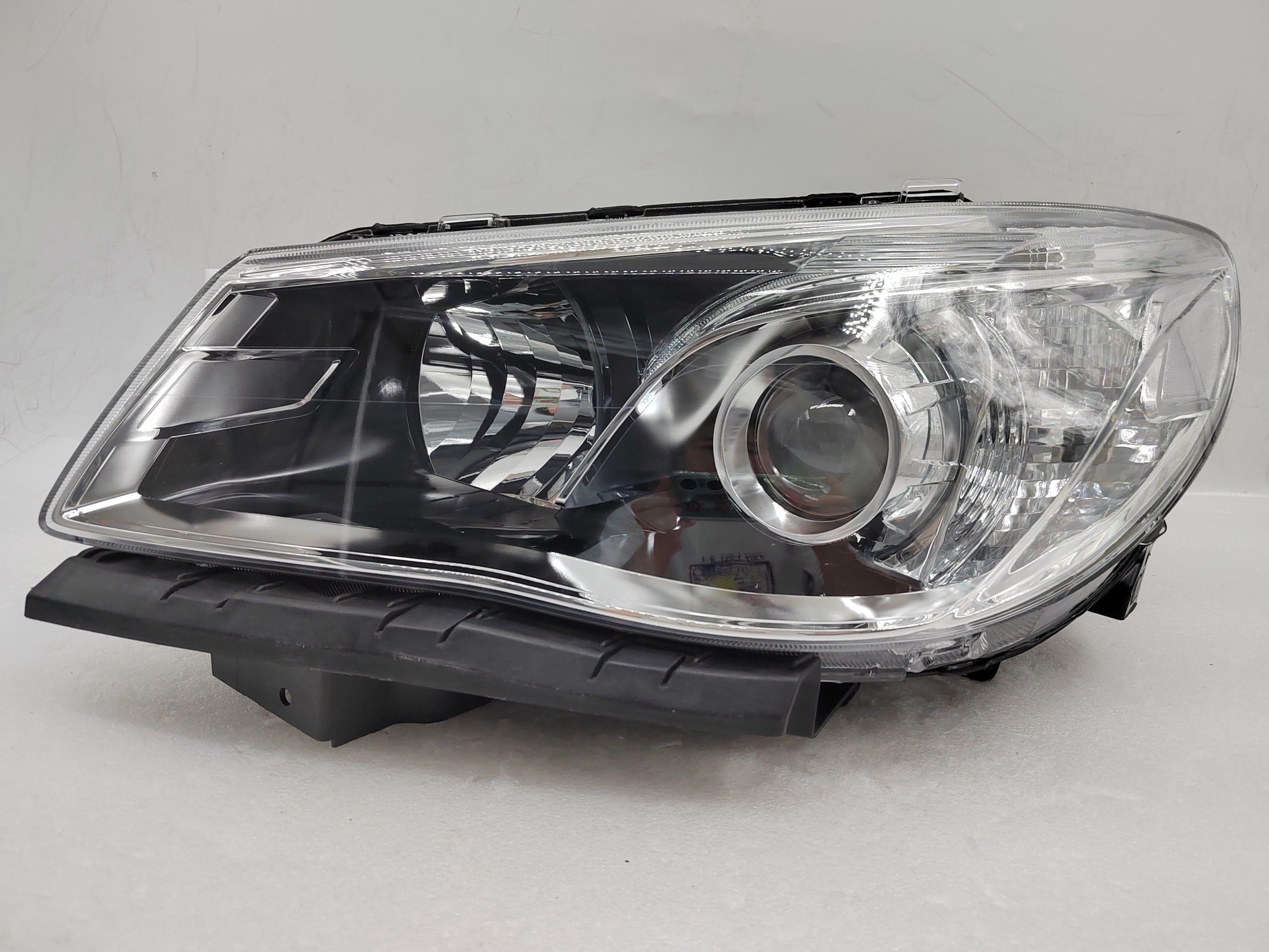 HOLDEN COMMODORE VF SV6 2013-2017 HALOGEN L.H.S HEADLIGHT ASSEMBLY