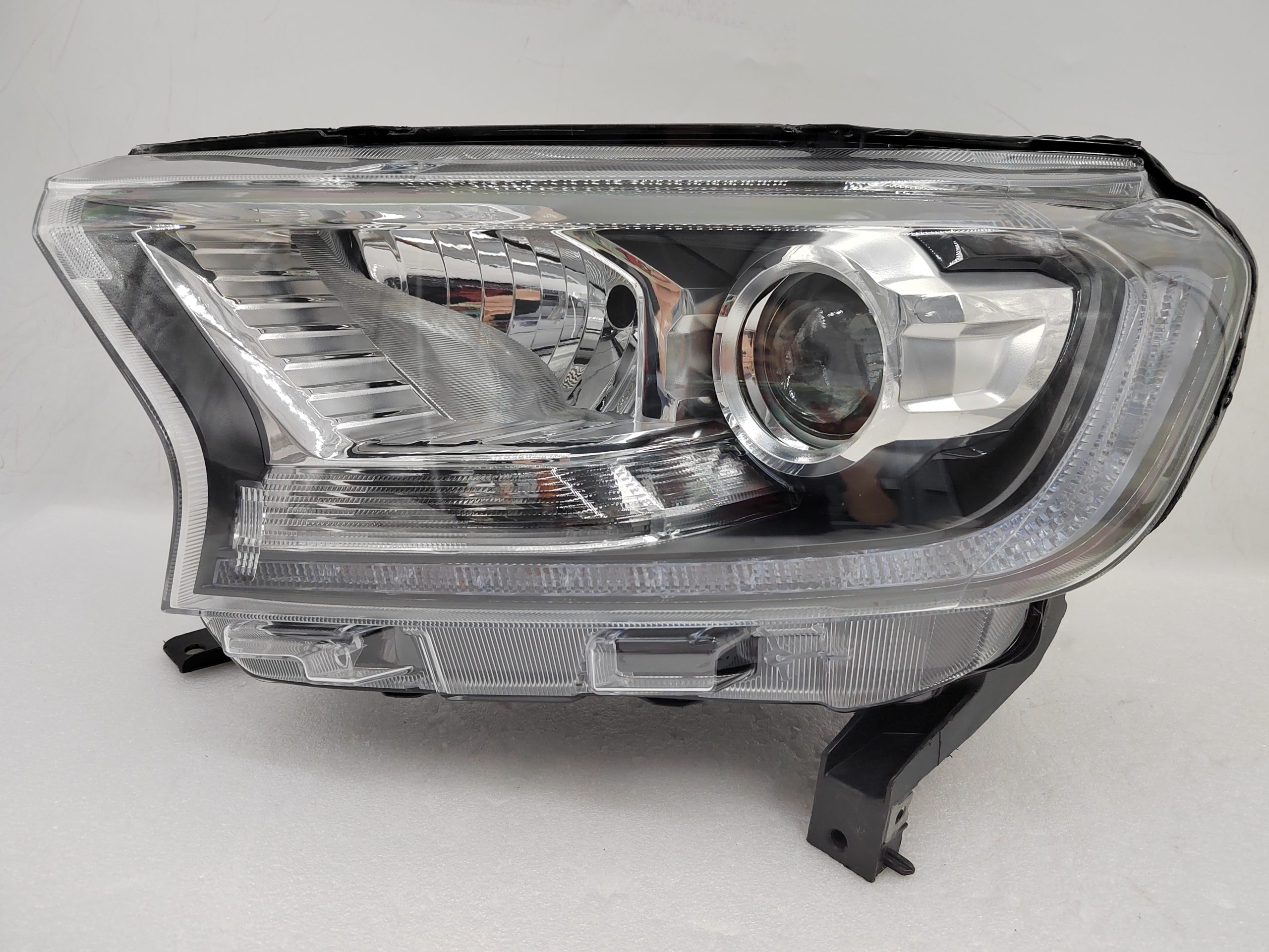 FORD EVEREST RANGER 2015-2019 XENON L.H.S HEADLIGHT ASSEMBLY