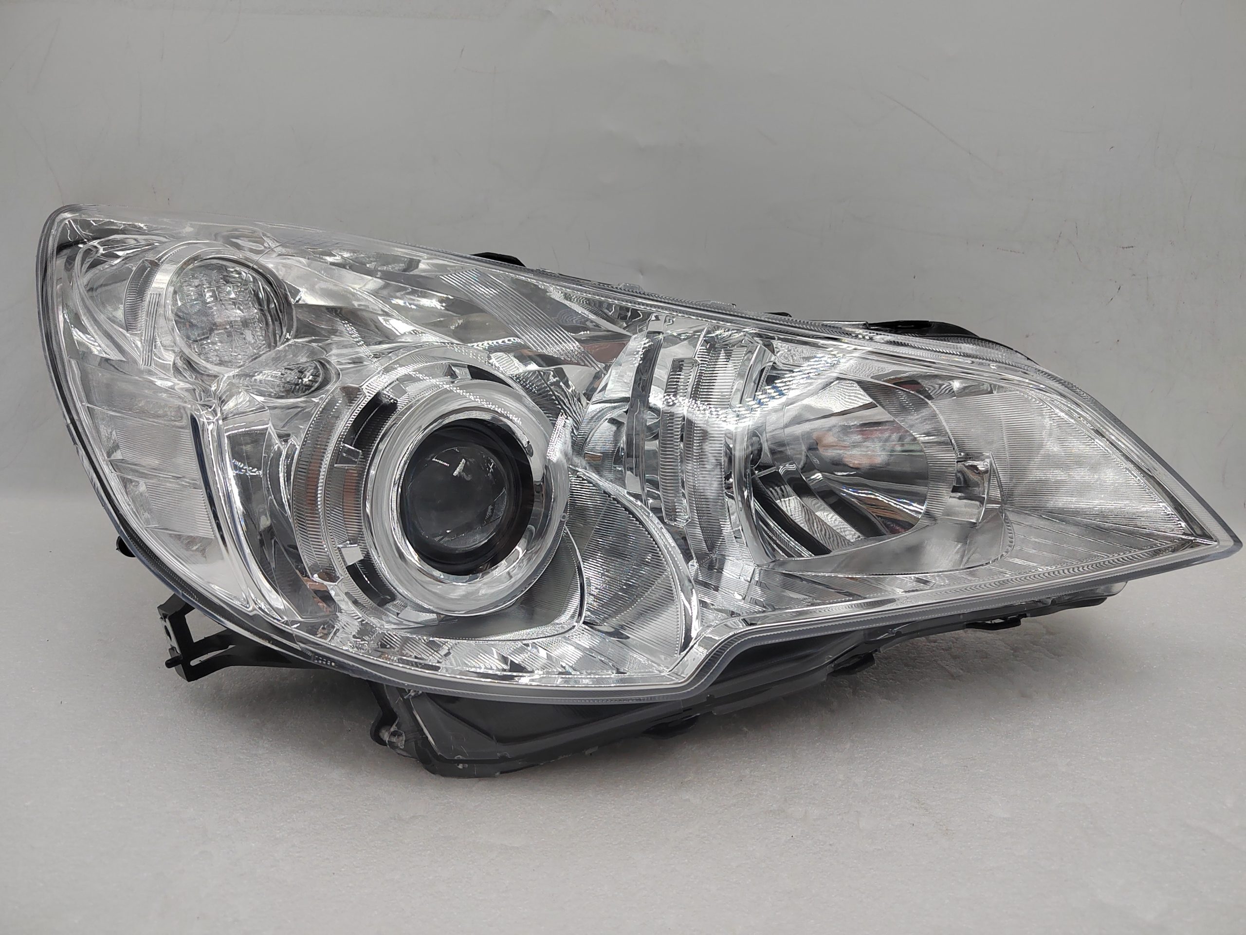 SUBARU OUTBACK 2010-2012 HALOGEN R.H.S HEADLIGHT ASSEMBLY