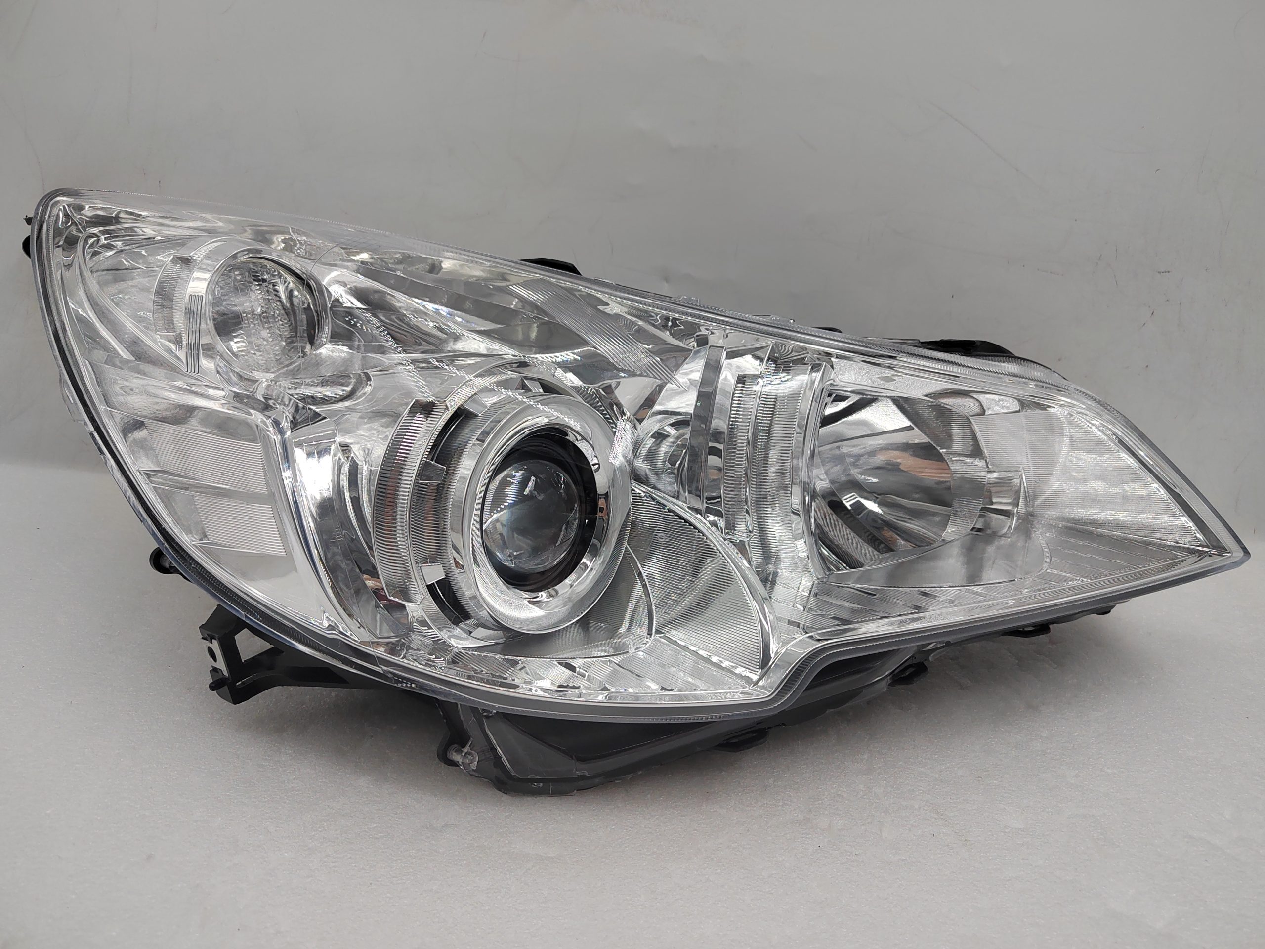 SUBARU OUTBACK 2010-2012 HALOGEN R.H.S HEADLIGHT ASSEMBLY
