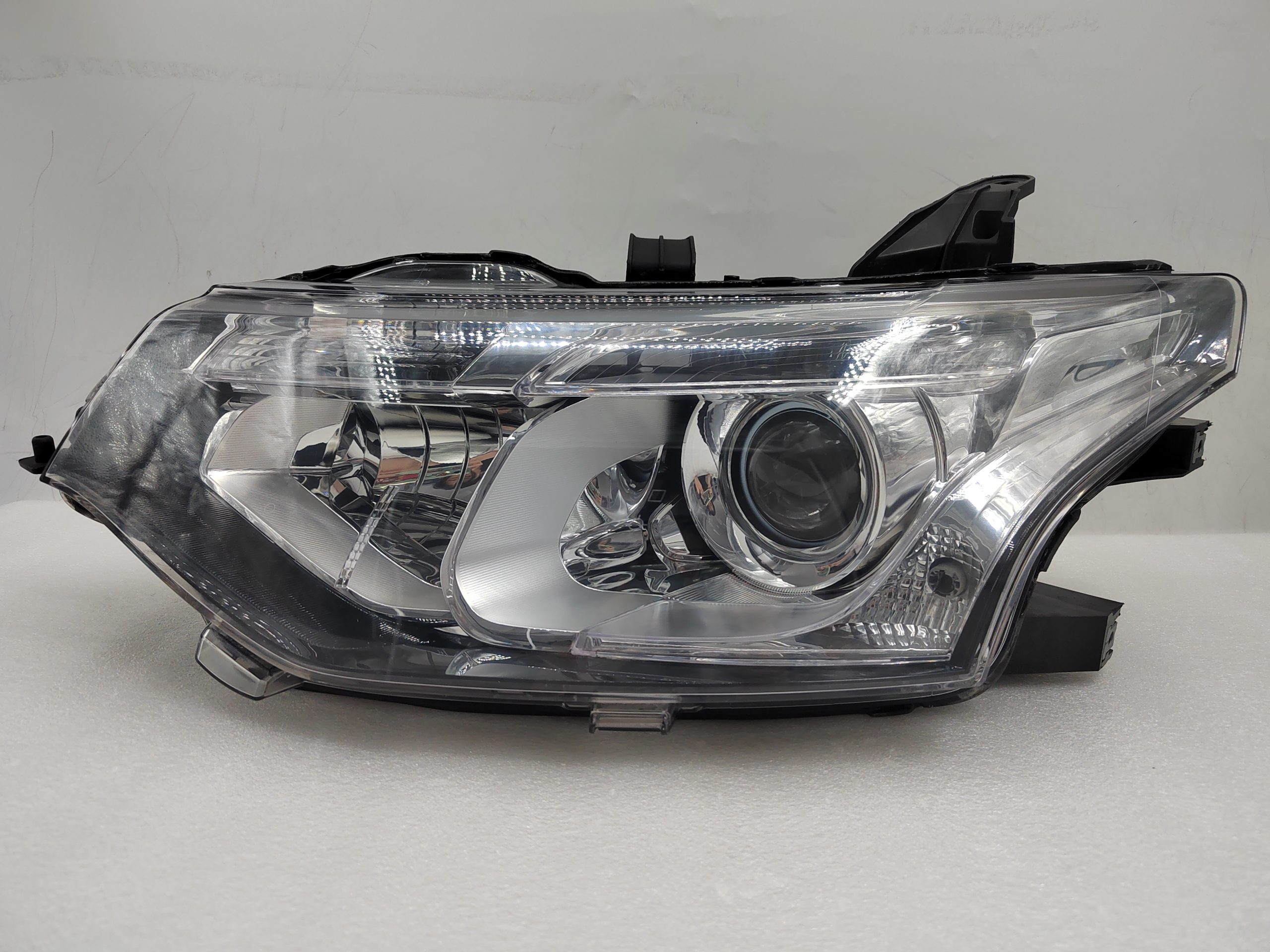 MITSUBISHI OUTLANDER 2013-2015 XENON L.H.S HEADLIGHT ASSEMBLY