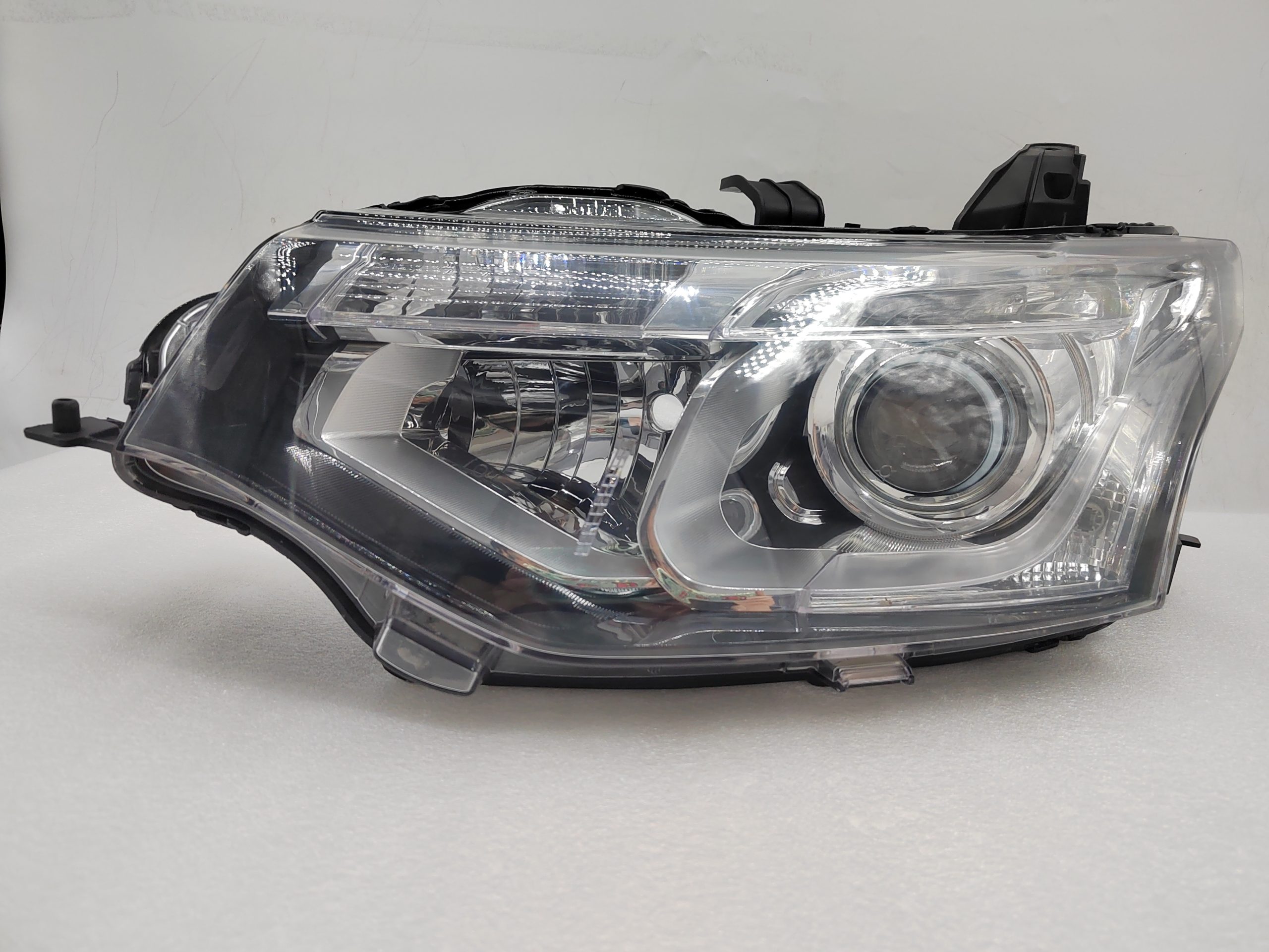 MITSUBISHI OUTLANDER 2013-2015 XENON L.H.S HEADLIGHT ASSEMBLY