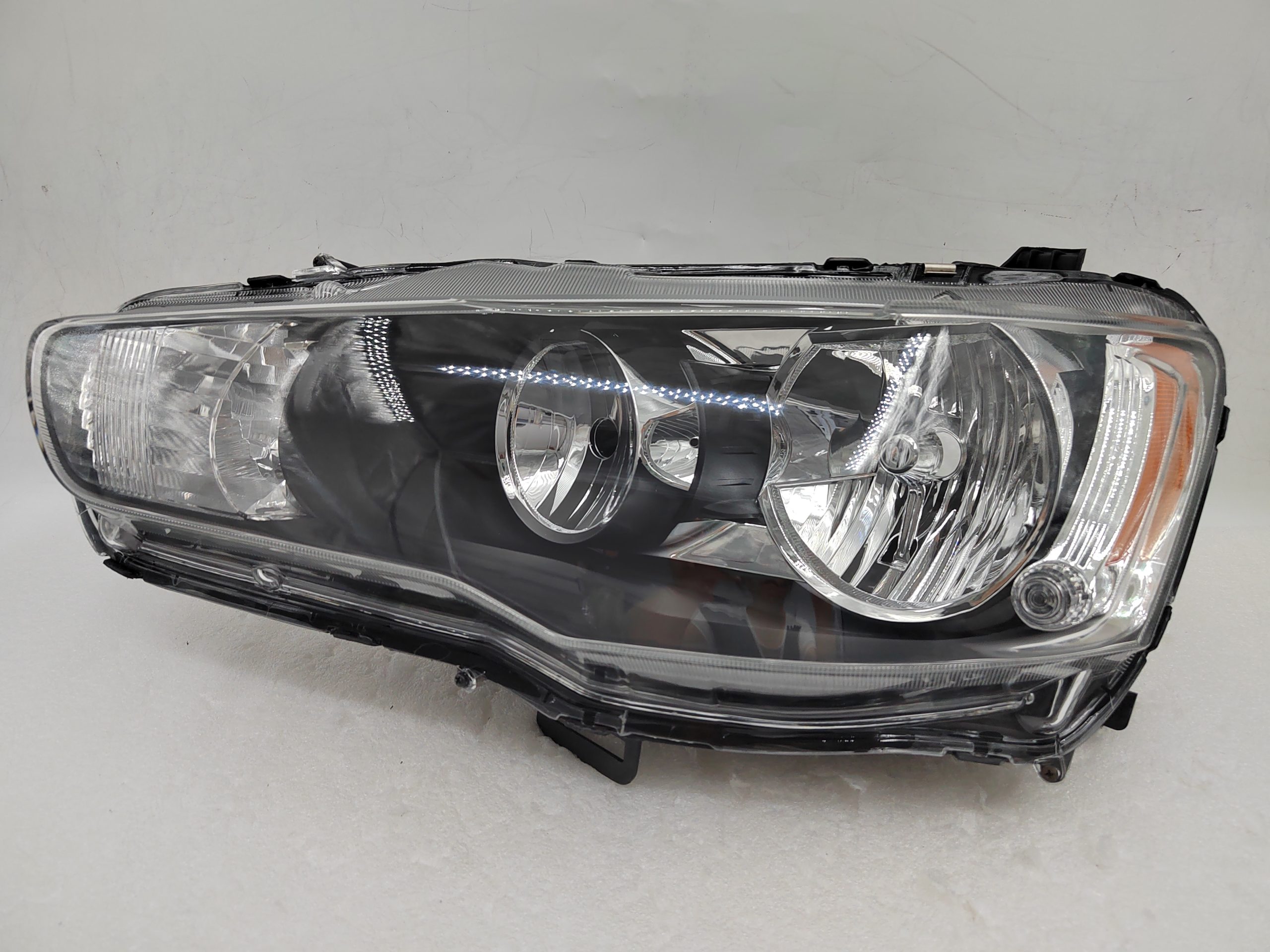 MITSUBISHI LANCER 2008-2018 HALOGEN L.H.S HEADLIGHT ASSEMBLY