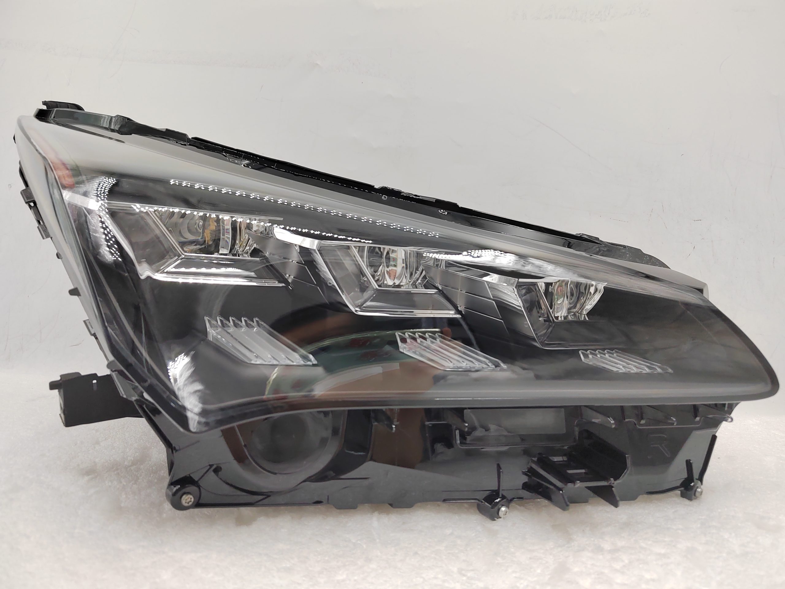 LEXUS NX 300H 2014-2017 LED R.H.S HEADLIGHT ASSEMBLY