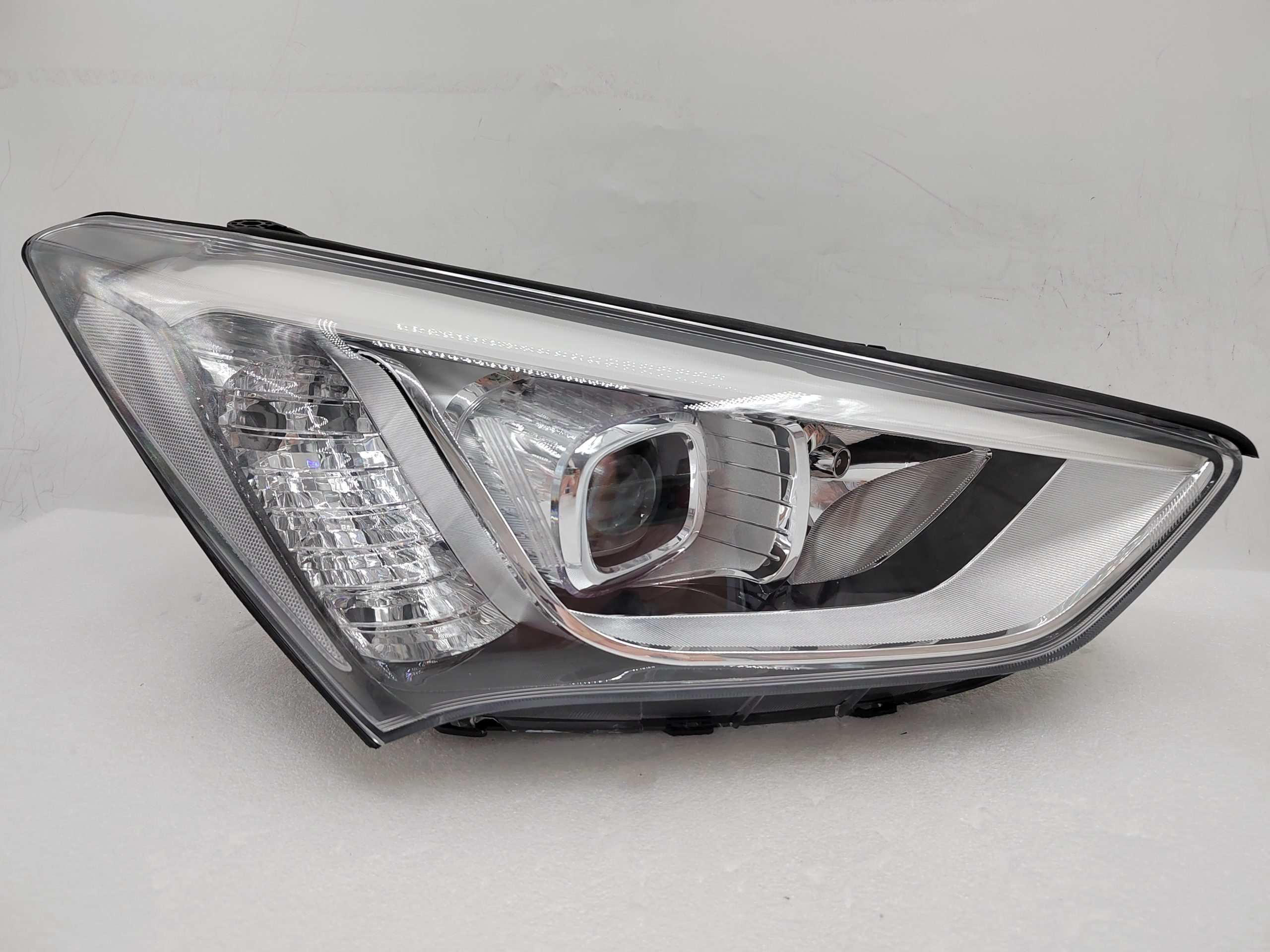 HYUNDAI SANTA FE DM 2013-2015 HALOGEN R.H.S HEADLIGHT ASSEMBLY