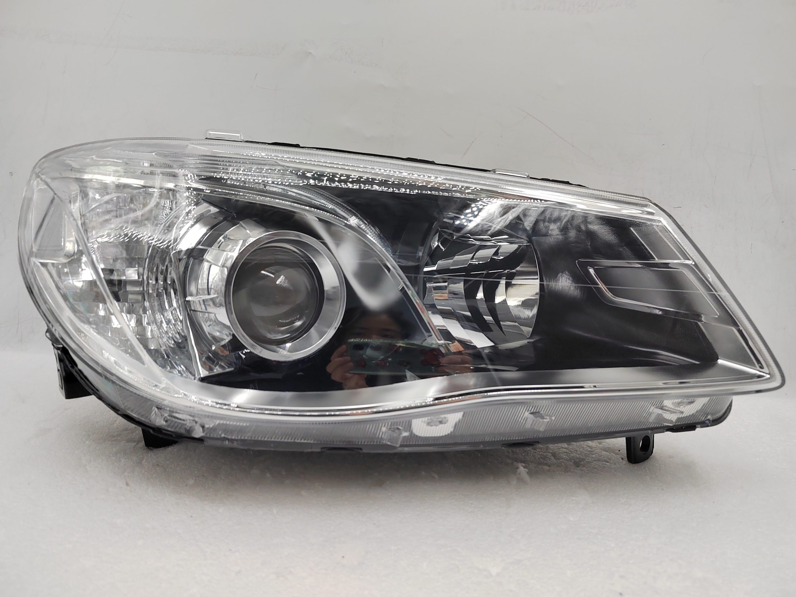 HOLDEN COMMODORE VF SV6 2013-2017 HALOGEN R.H.S HEADLIGHT ASSEMBLY