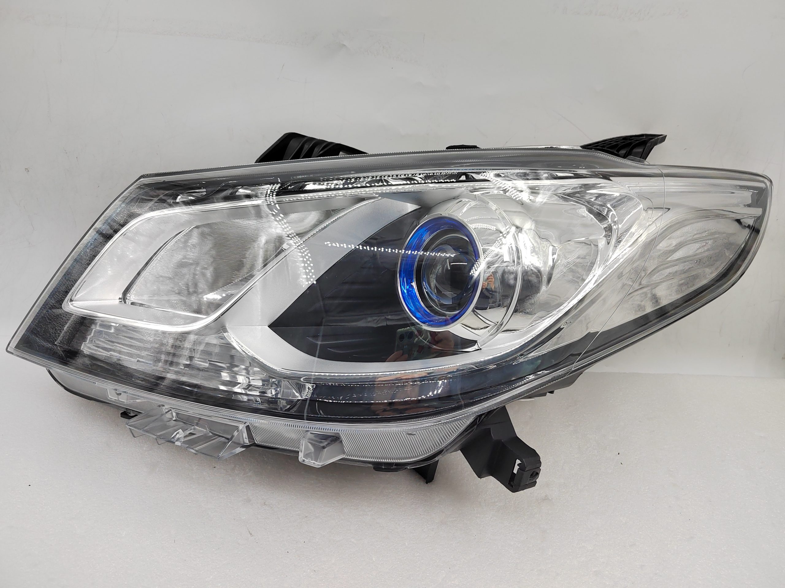MAXUS LDV G10  2019-2023 XENON L.H.S HEADLIGHT ASSEMBLY