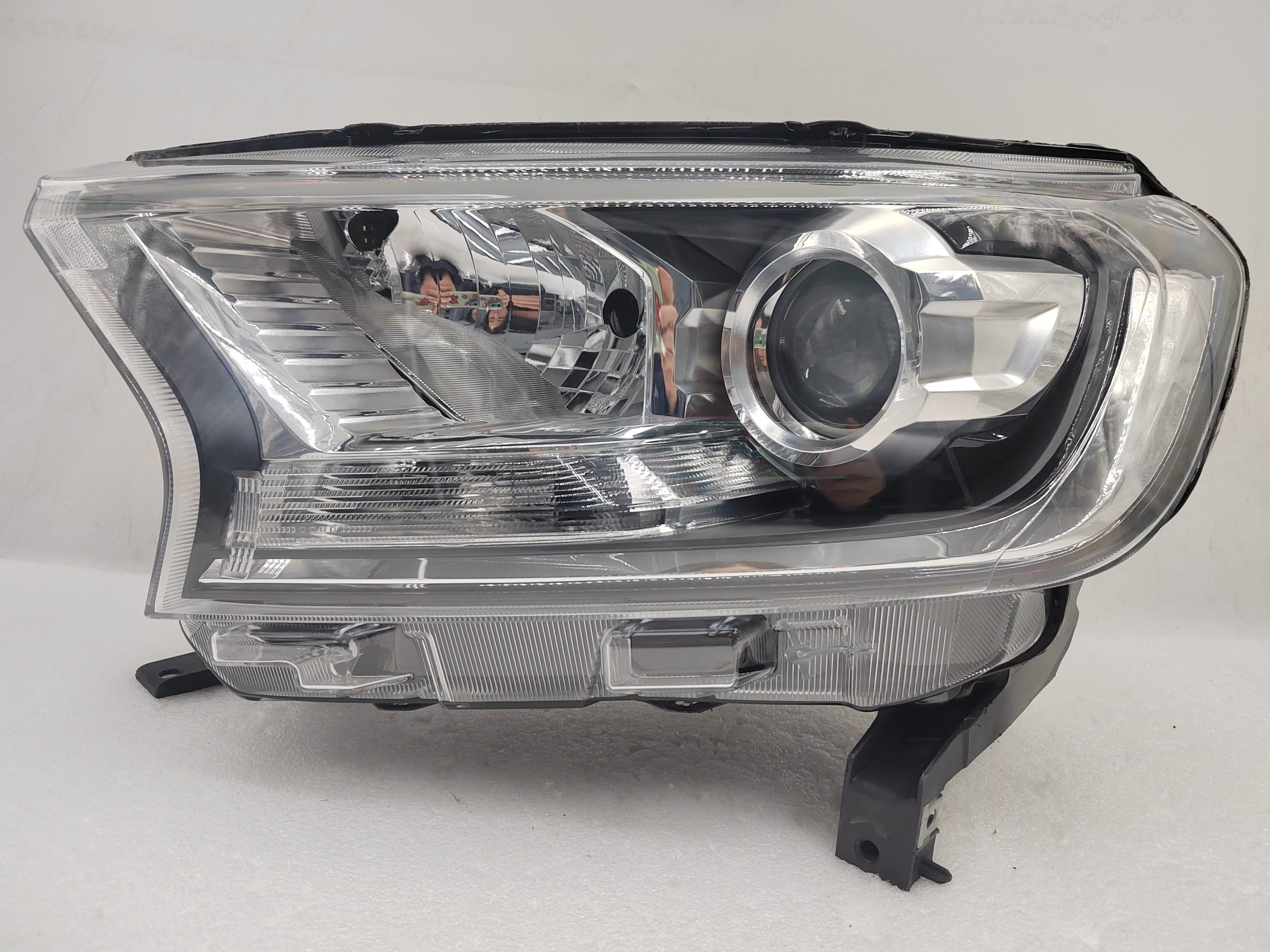 FORD EVEREST RANGER 2015-2019 HALOGEN L.H.S HEADLIGHT ASSEMBLY