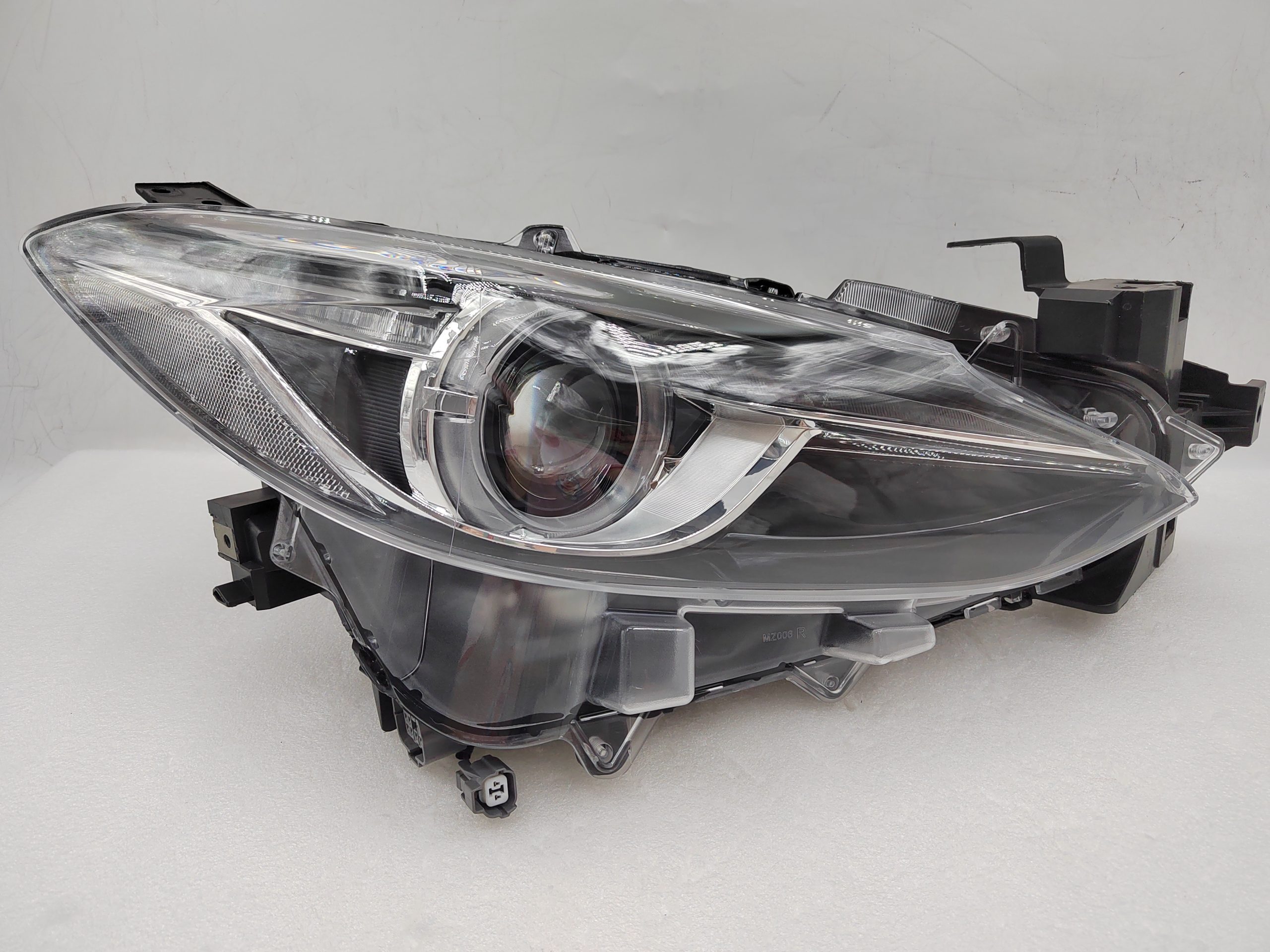 MAZDA 3 2014-2016 XENON LED R.H.S HEADLIGHT ASSEMBLY