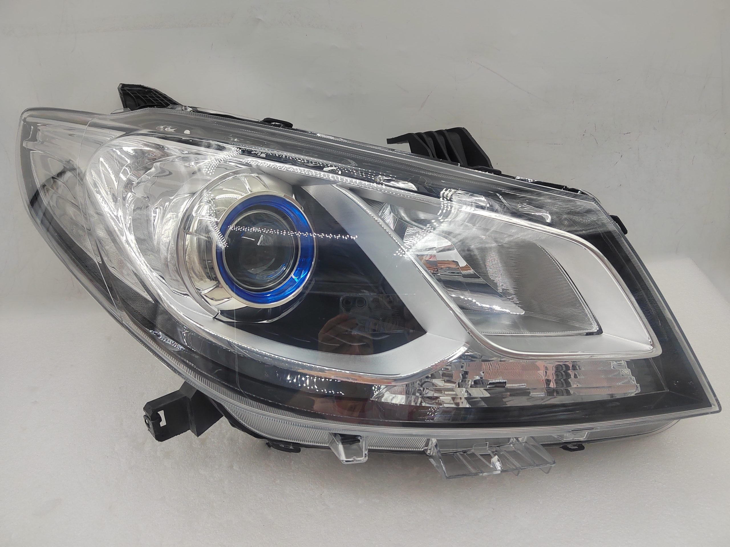 MAXUS LDV G10  2019-2023 XENON R.H.S HEADLIGHT ASSEMBLY
