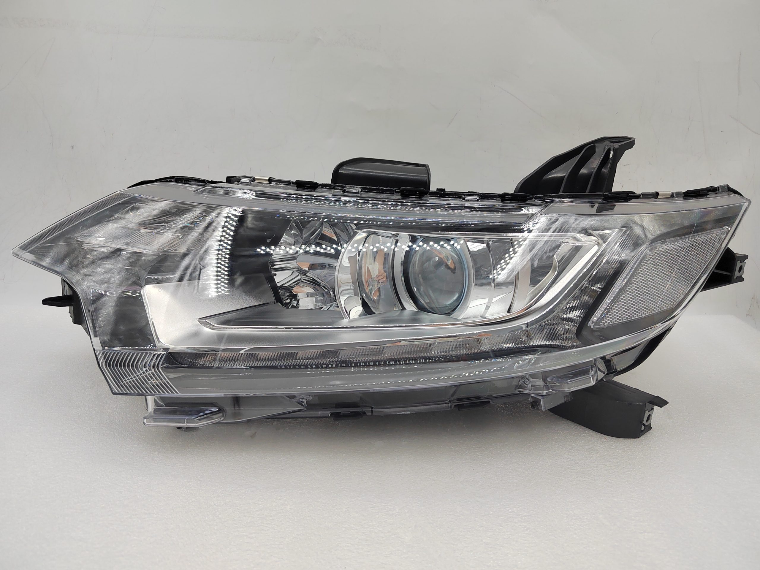 MITSUBISHI OUTLANDER 2016-2020 HALOGEN L.H.S HEADLIGHT ASSEMBLY