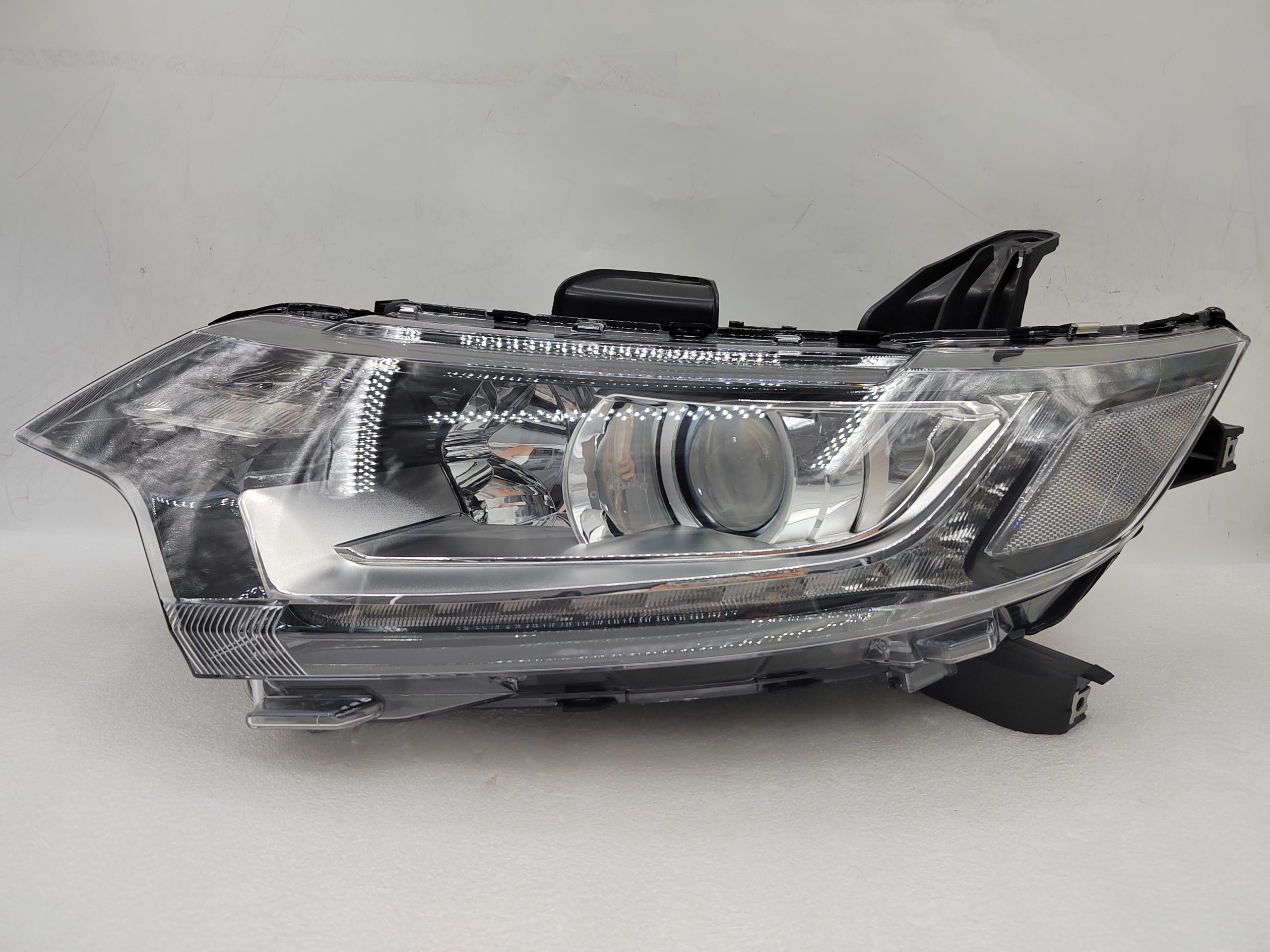 MITSUBISHI OUTLANDER 2016-2020 HALOGEN L.H.S HEADLIGHT ASSEMBLY