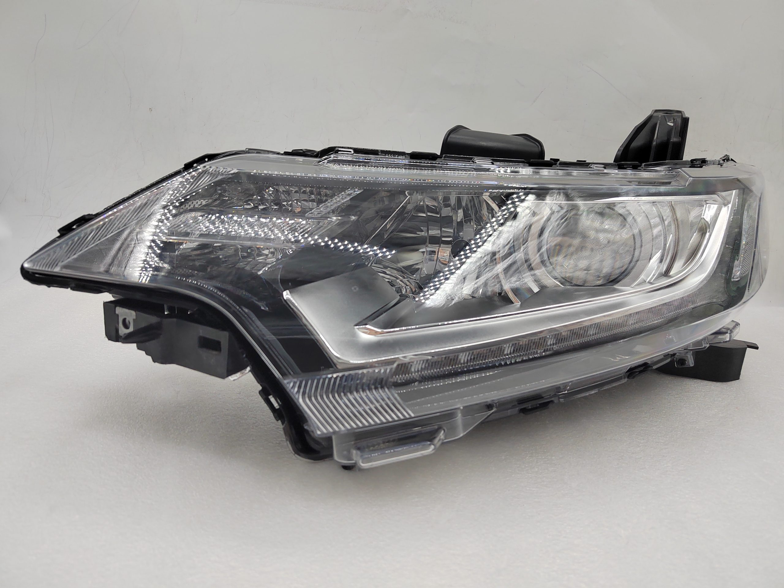 MITSUBISHI OUTLANDER 2016-2020 HALOGEN L.H.S HEADLIGHT ASSEMBLY