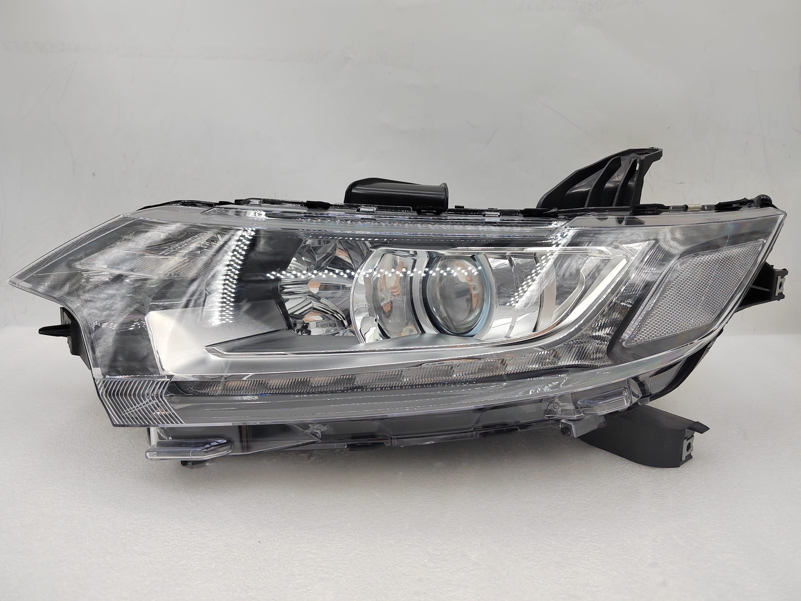 MITSUBISHI OUTLANDER 2016-2020 HALOGEN L.H.S HEADLIGHT ASSEMBLY