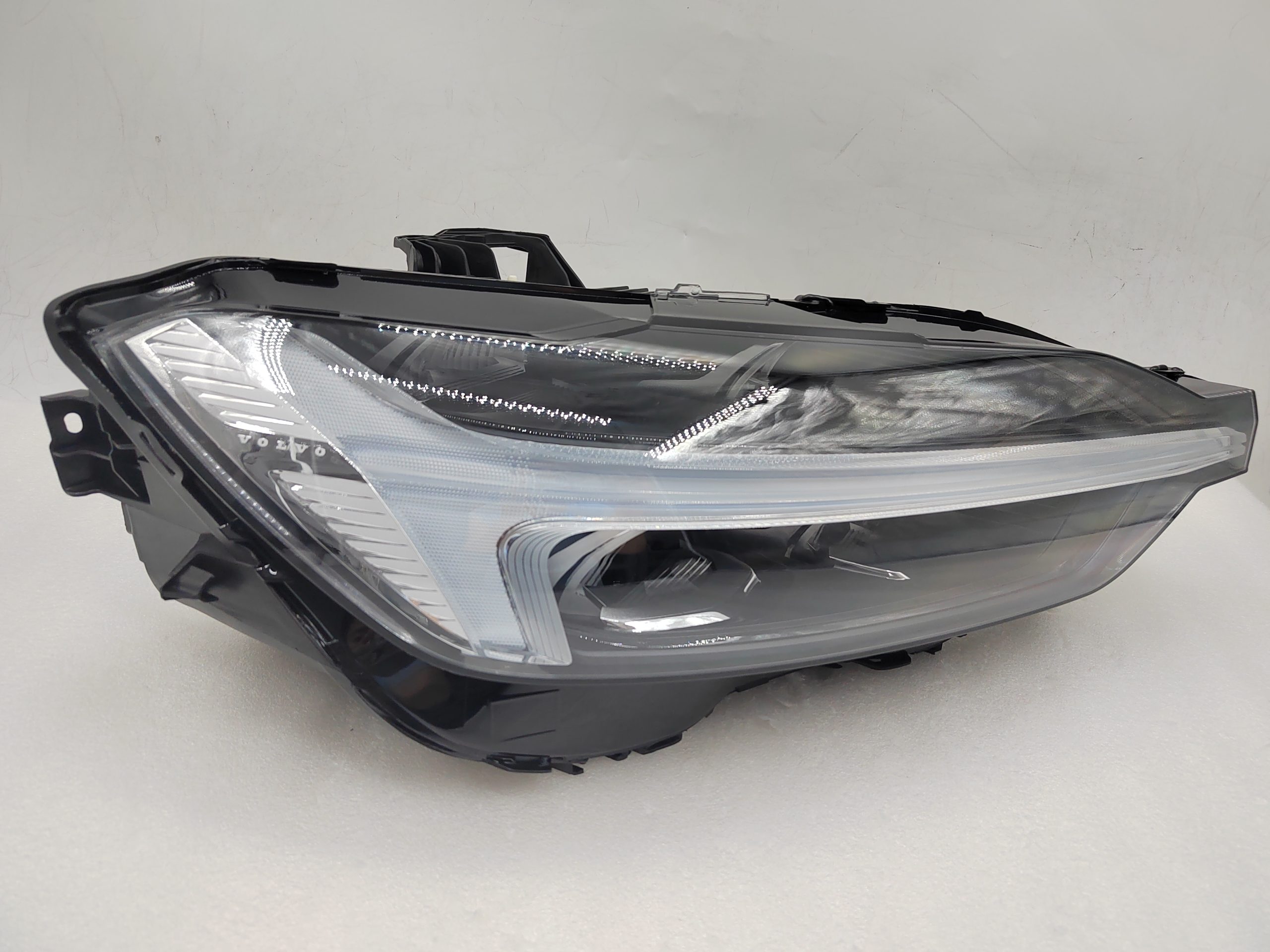 VOLVO XC60 D4 2018-2023 LED R.H.S HEADLIGHT ASSEMBLY