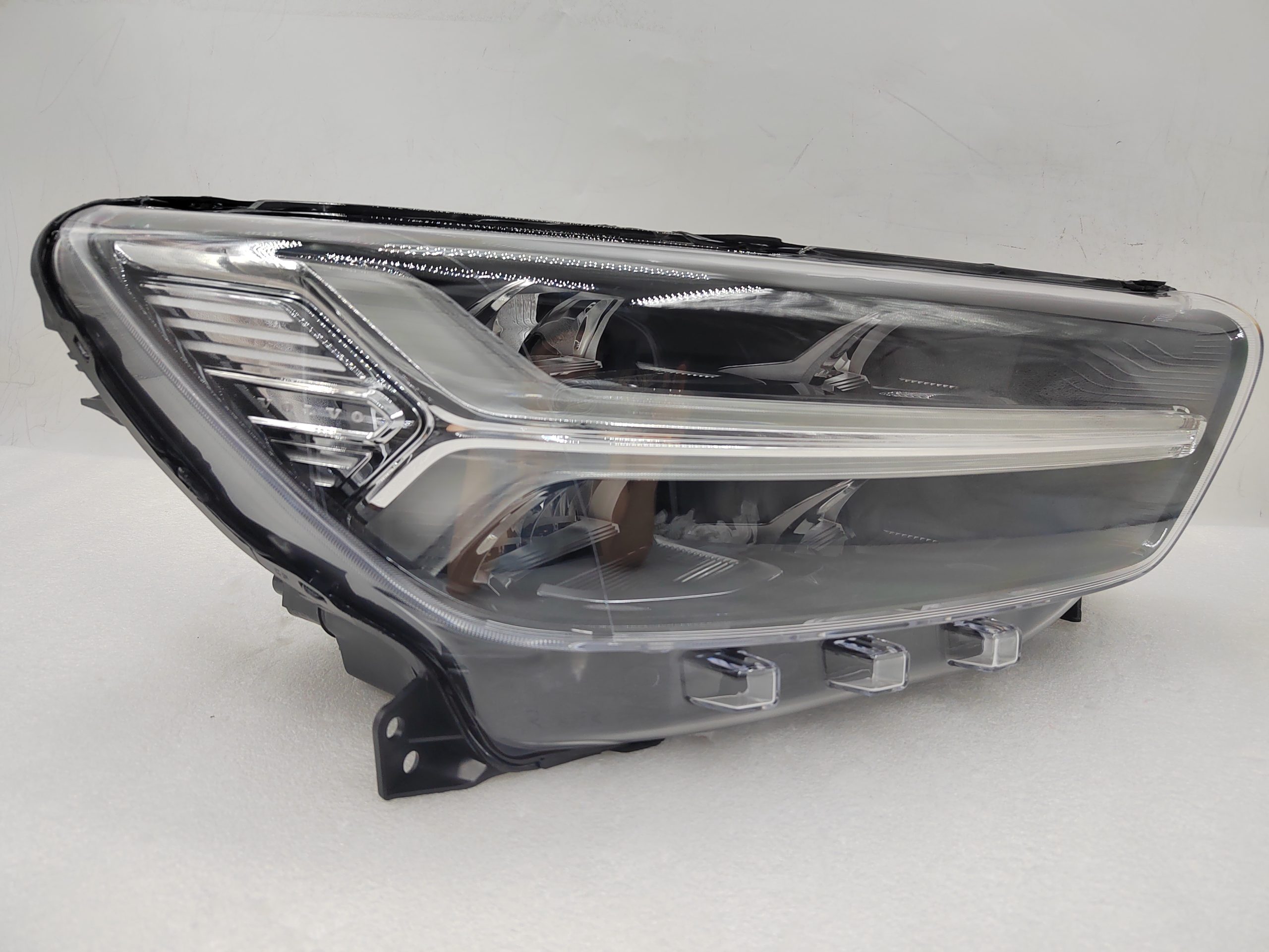 VOLVO XC40 2017-2022 LED R.H.S HEADLIGHT ASSEMBLY