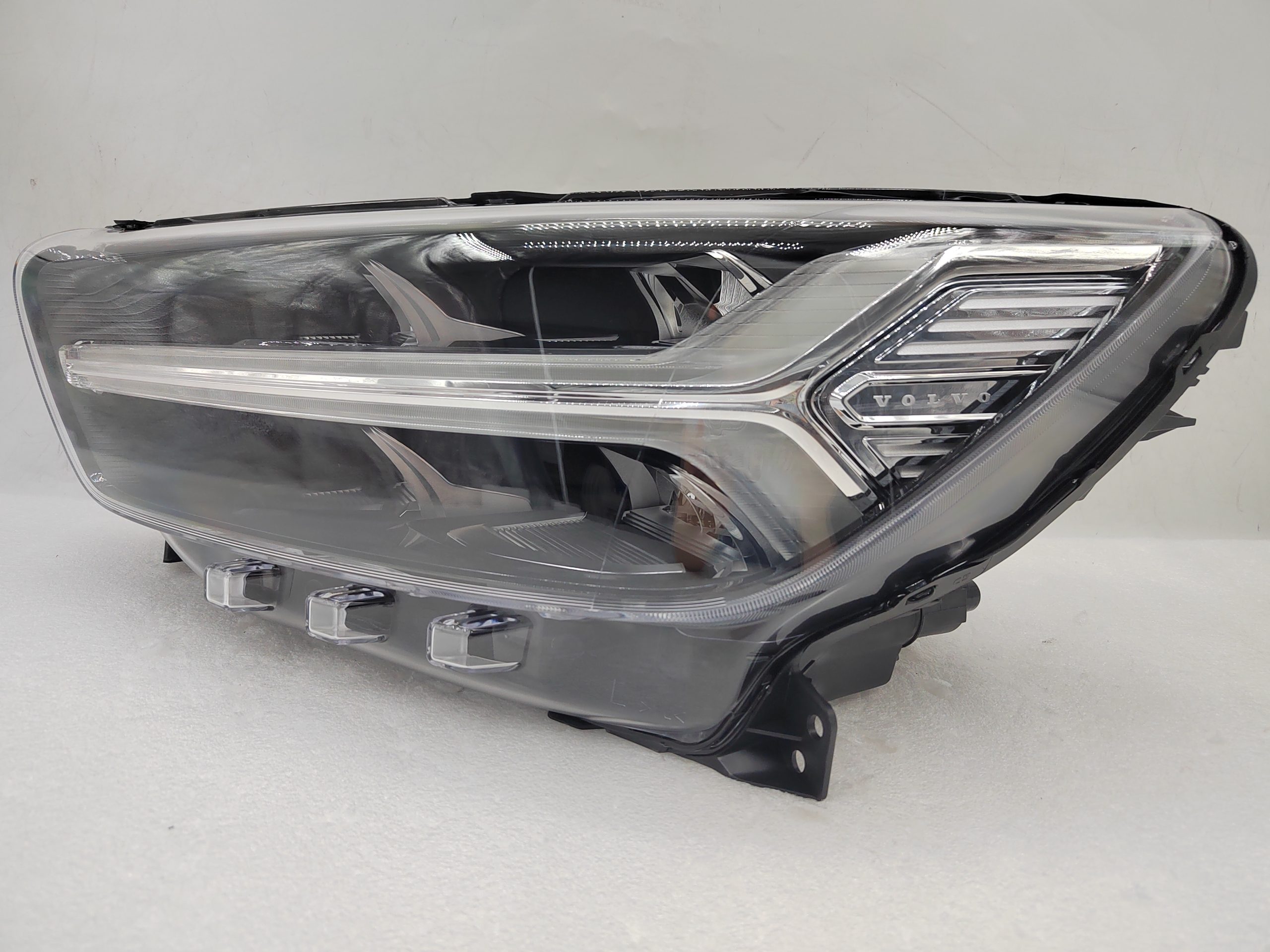 VOLVO XC40 2017-2022 LED L.H.S HEADLIGHT ASSEMBLY
