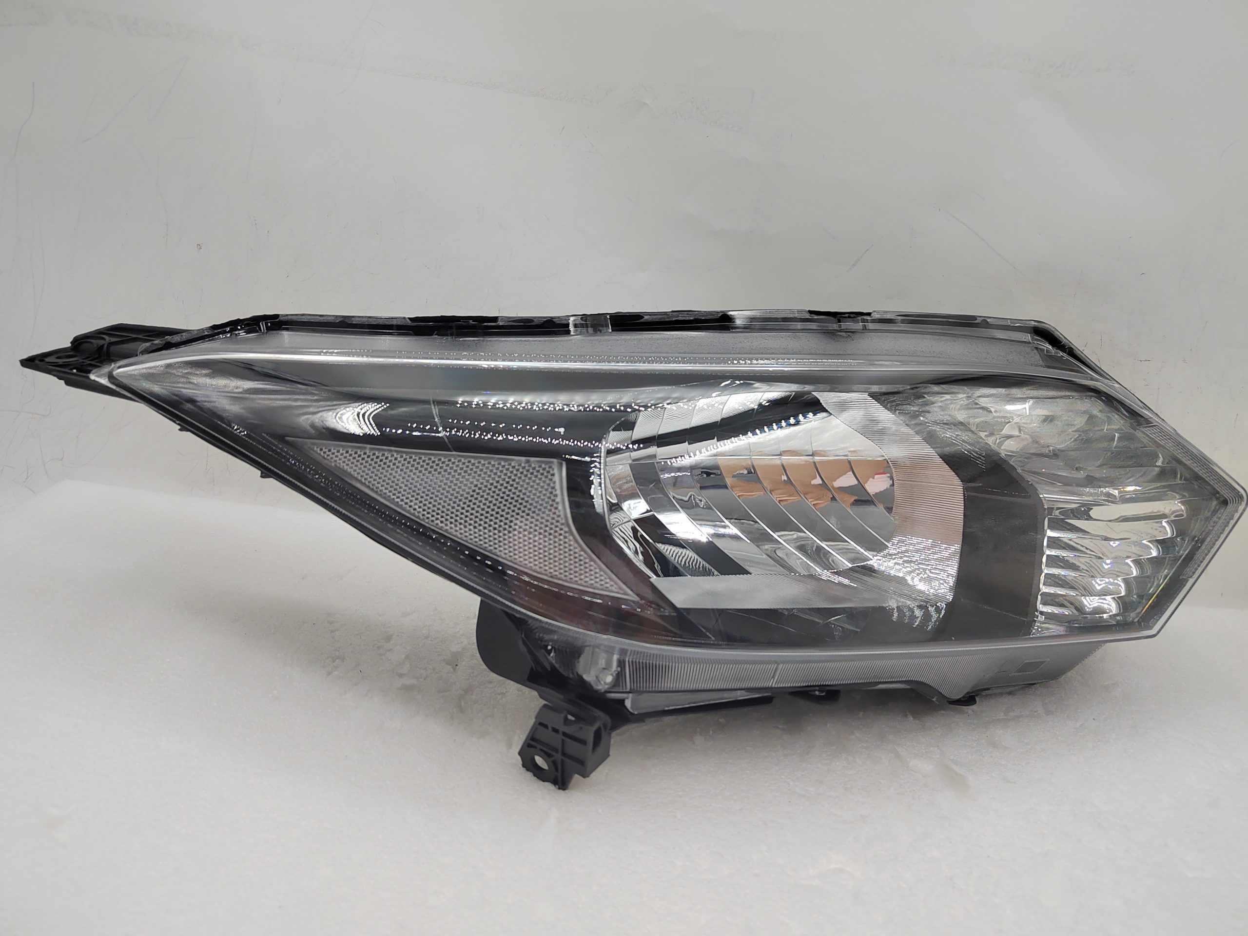 HONDA HR-V 2015-2018 HALOGEN R.H.S HEADLIGHT ASSEMBLY