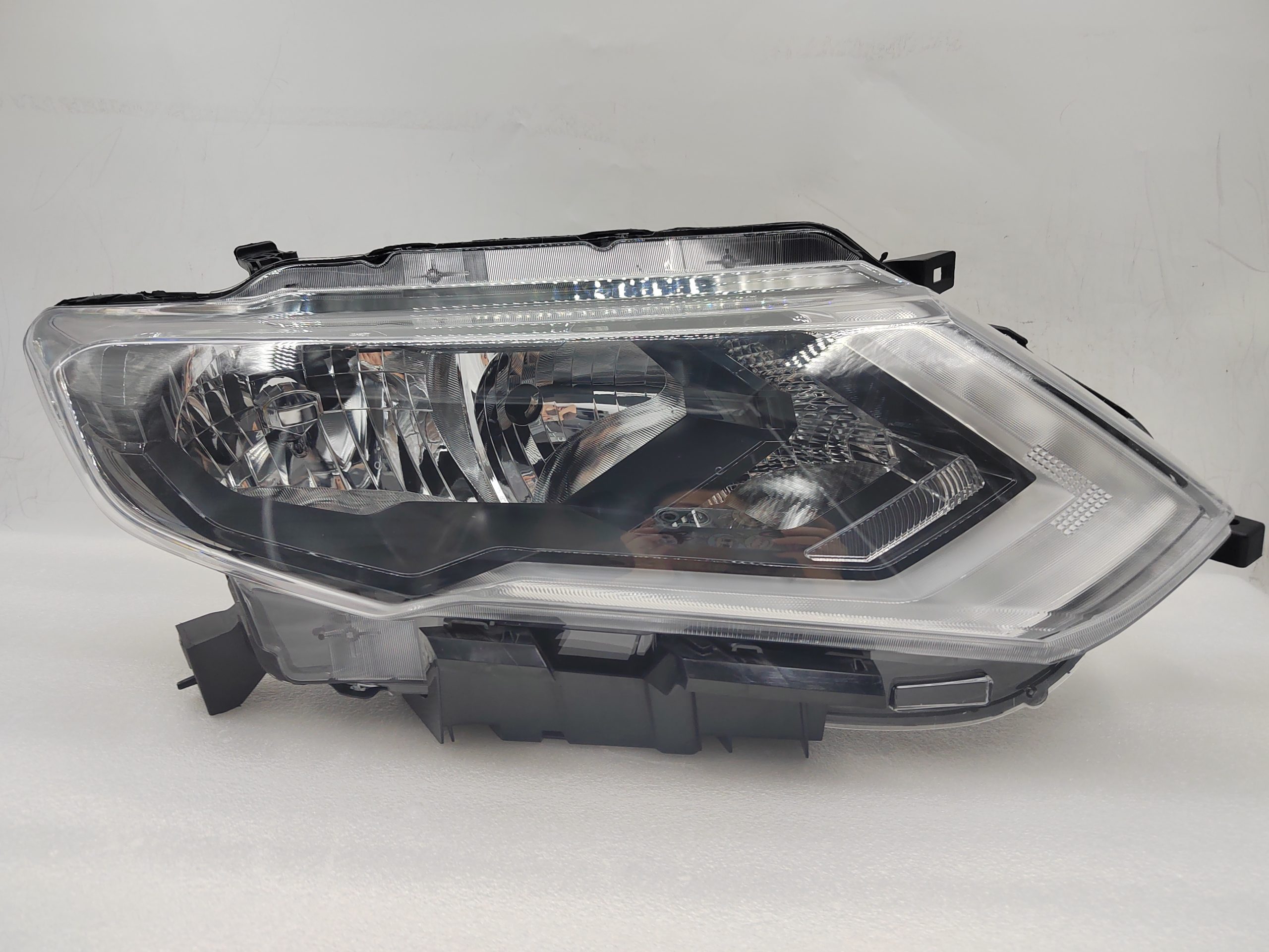 NISSAN X-TRAIL T32 2017-2019 HALOGEN R.H.S HEADLIGHT ASSEMBLY